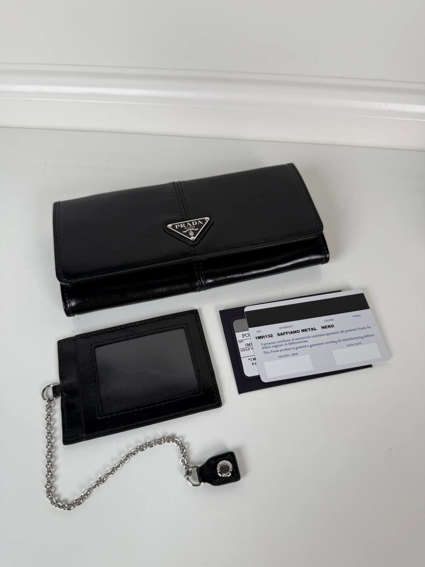 💰600, P Home➡️Ladies flip wallet, model 1MH132, black, made of imported oil-waxed cowhide, original quality, size 18.7x9.5cm, taken in kind, what you see is what you get