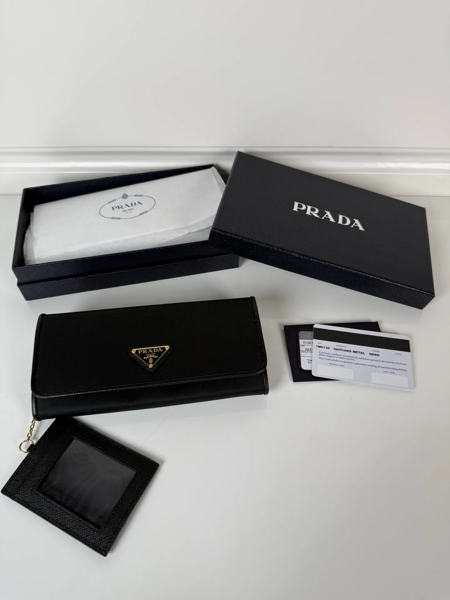 💰560, P Home ➡️Ladies flip wallet, model 1MH132, black, made of imported cross-grain cowhide + nylon fabric, original quality, size 18.7x9.5cm, taken in kind, what you see is what you get