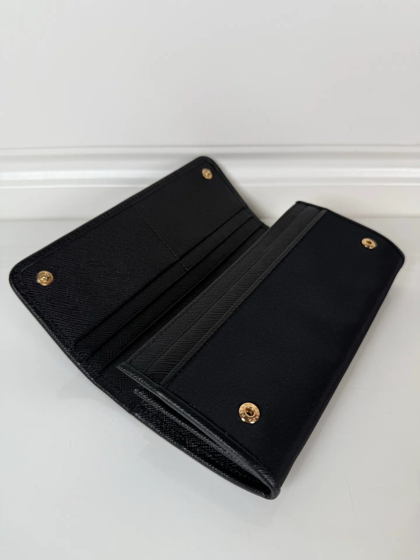 💰560, P Home ➡️Ladies flip wallet, model 1MH132, black, made of imported cross-grain cowhide + nylon fabric, original quality, size 18.7x9.5cm, taken in kind, what you see is what you get