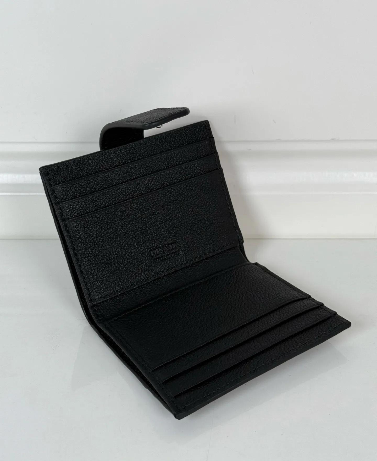💰 480, P Home → Men's half-fold card holder, model 2MC063, made of deerskin and cowhide, size 10×8cm, large capacity, can hold 12 cards and a little cash/gold, simple but not simple, best-selling model at the counter🔥.