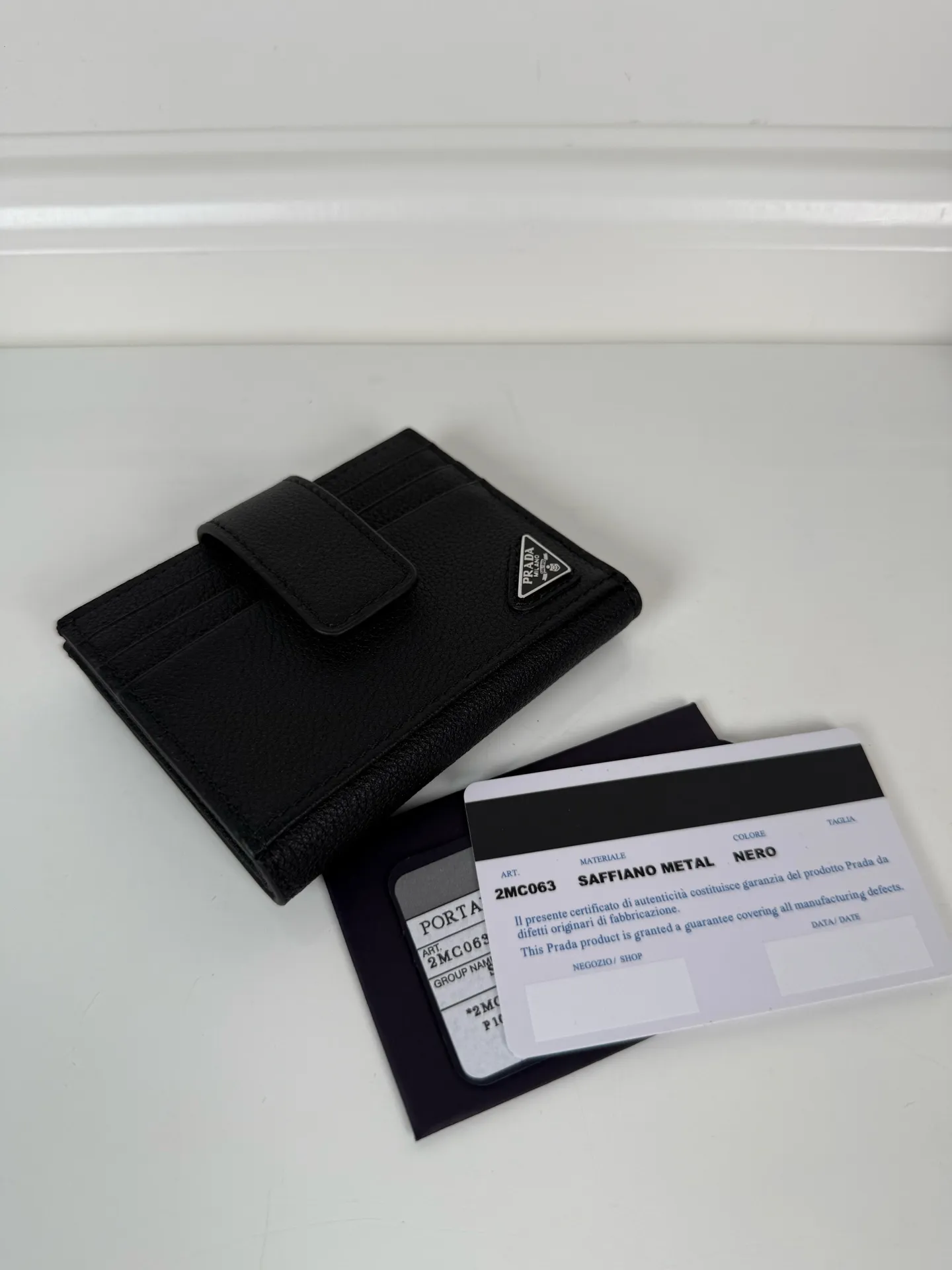 💰 480, P Home → Men's half-fold card holder, model 2MC063, made of deerskin and cowhide, size 10×8cm, large capacity, can hold 12 cards and a little cash/gold, simple but not simple, best-selling model at the counter🔥.
