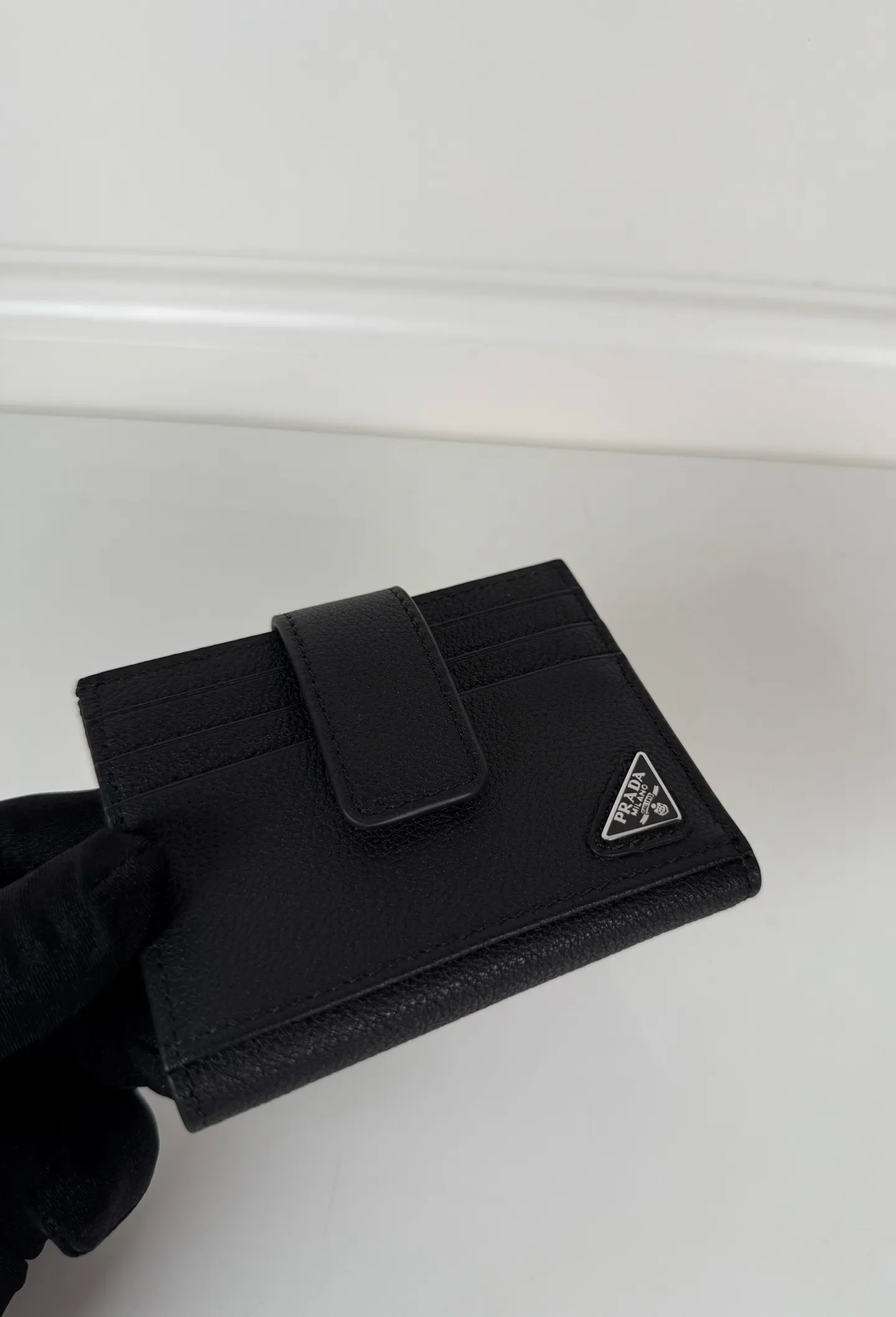 💰 480, P Home → Men's half-fold card holder, model 2MC063, made of deerskin and cowhide, size 10×8cm, large capacity, can hold 12 cards and a little cash/gold, simple but not simple, best-selling model at the counter🔥.