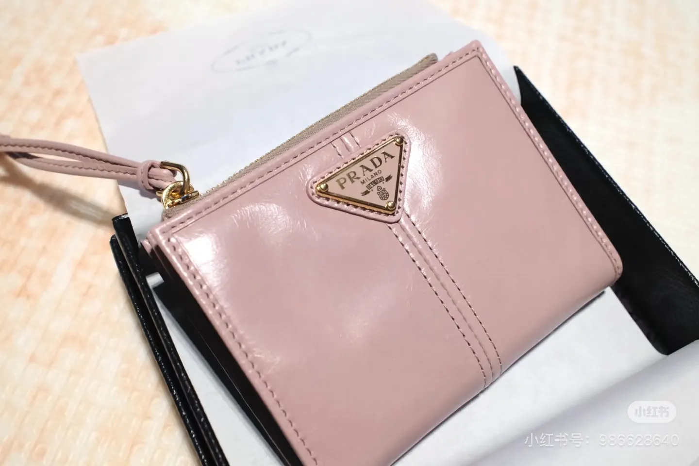 💰440, P Home ➡️ Unisex short wallet, model 1ML050, made of pink waxed leather, eight card slots, one receipt compartment, one zipper coin bag, length 11.5cm, height 9.5cm, 175 steel stamp, meticulous workmanship as shown in the picture