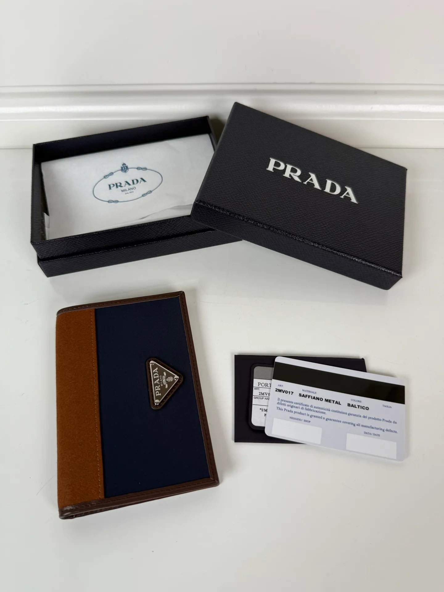 💰400, P Home➡️Male and female wallet + passport book📓, a must-have for business trips✈️, model: 2MV017, made of imported suede + nylon fabric, 3 card slots, 3 inner ticket pockets, size: 9.5*14cm, 175 steel stamp, the dollar order quality is as shown in the picture
