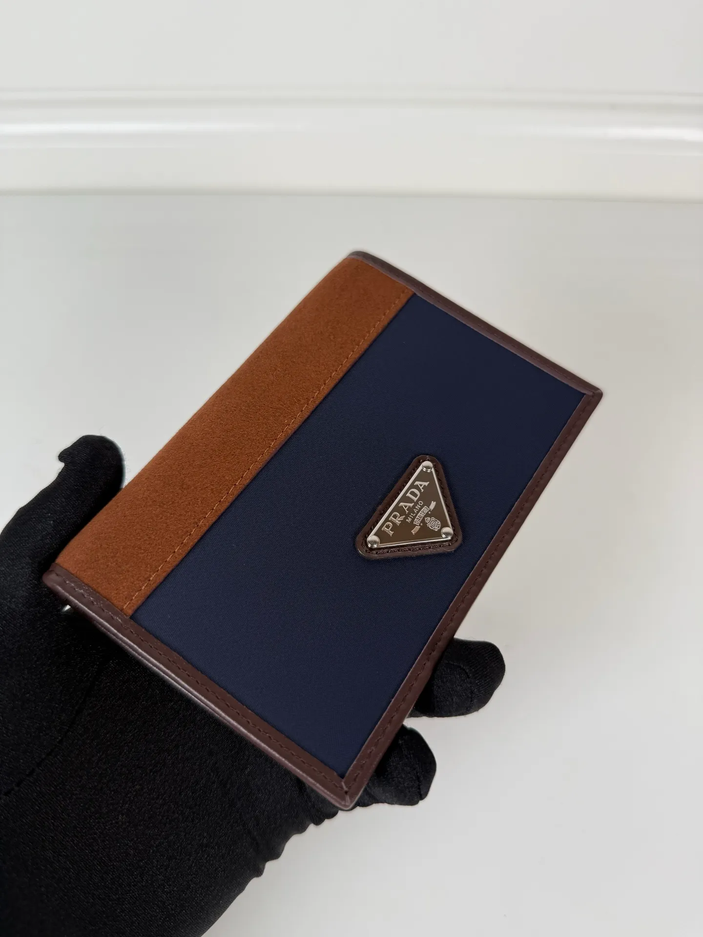 💰400, P Home➡️Male and female wallet + passport book📓, a must-have for business trips✈️, model: 2MV017, made of imported suede + nylon fabric, 3 card slots, 3 inner ticket pockets, size: 9.5*14cm, 175 steel stamp, the dollar order quality is as shown in the picture