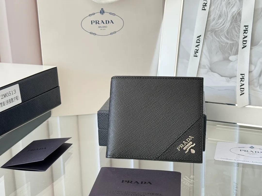 prada men's cross pattern short clip, easy to store, can hold 8 cards and cash, a must-have for men, model 2M0513, original quality, Saffiano cross pattern➕made from imported hardware, size 11cm×9.5cm, color as shown