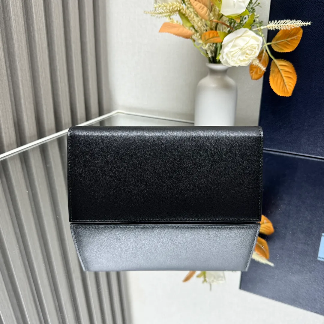 P480 [Top original order] PRADA's new suit clip wallet💼Classic, simple and fashionable, official website synchronization, genuine development, model 2MV836, internal code 164 OEM code💋 This practical and exquisite leather wallet has a simple design, with several card slots and a receipt compartment. Features multi-pocket design and lettered logo. 11 card slots, 1 receipt compartment, 3 ID pockets, internal zipper coin pocket, 🏅️🏅️🏅️Size: length 19cm, height 9.5cm