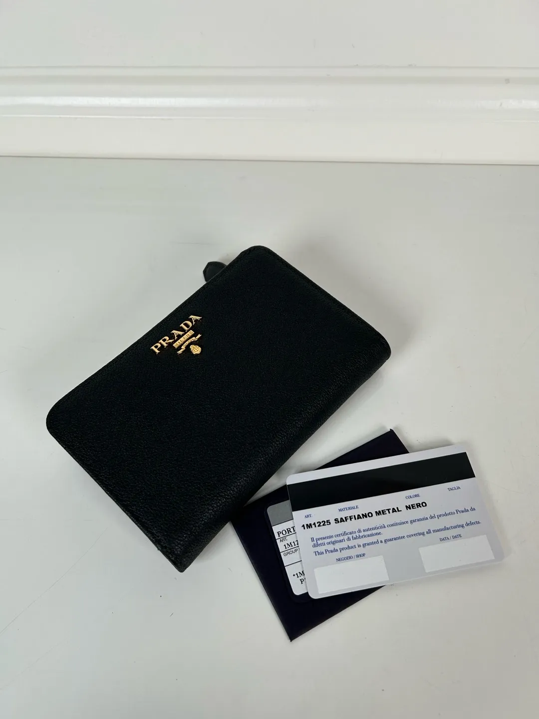 💰560, P Home➡️Ladies fine deer grain leather short clip, single quality, model 1M1225, ten card slots, two ID pockets, a zippered zero 💰 pocket interlayer, size 14x9.5cm.