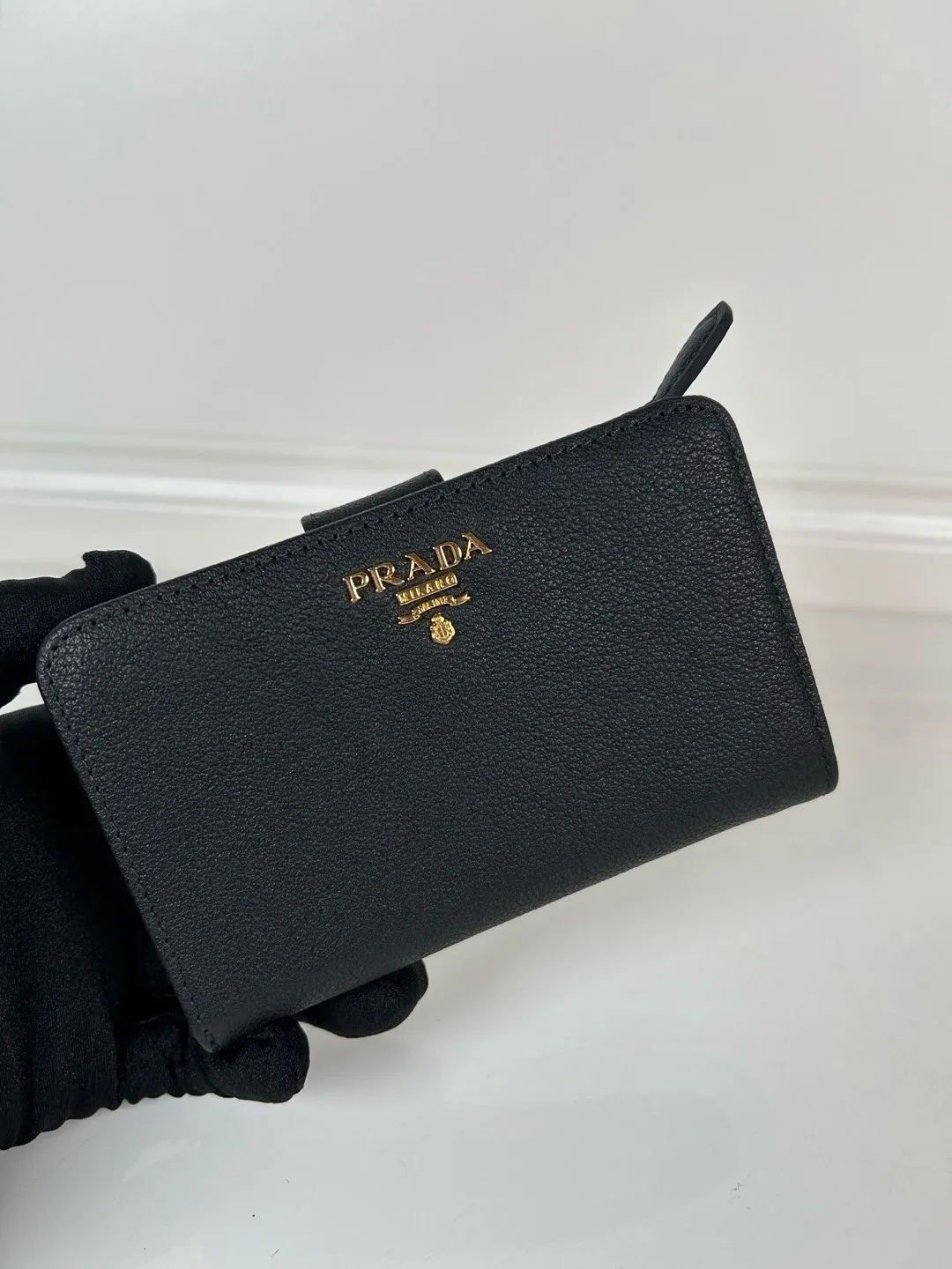 💰560, P Home➡️Ladies fine deer grain leather short clip, single quality, model 1M1225, ten card slots, two ID pockets, a zippered zero 💰 pocket interlayer, size 14x9.5cm.