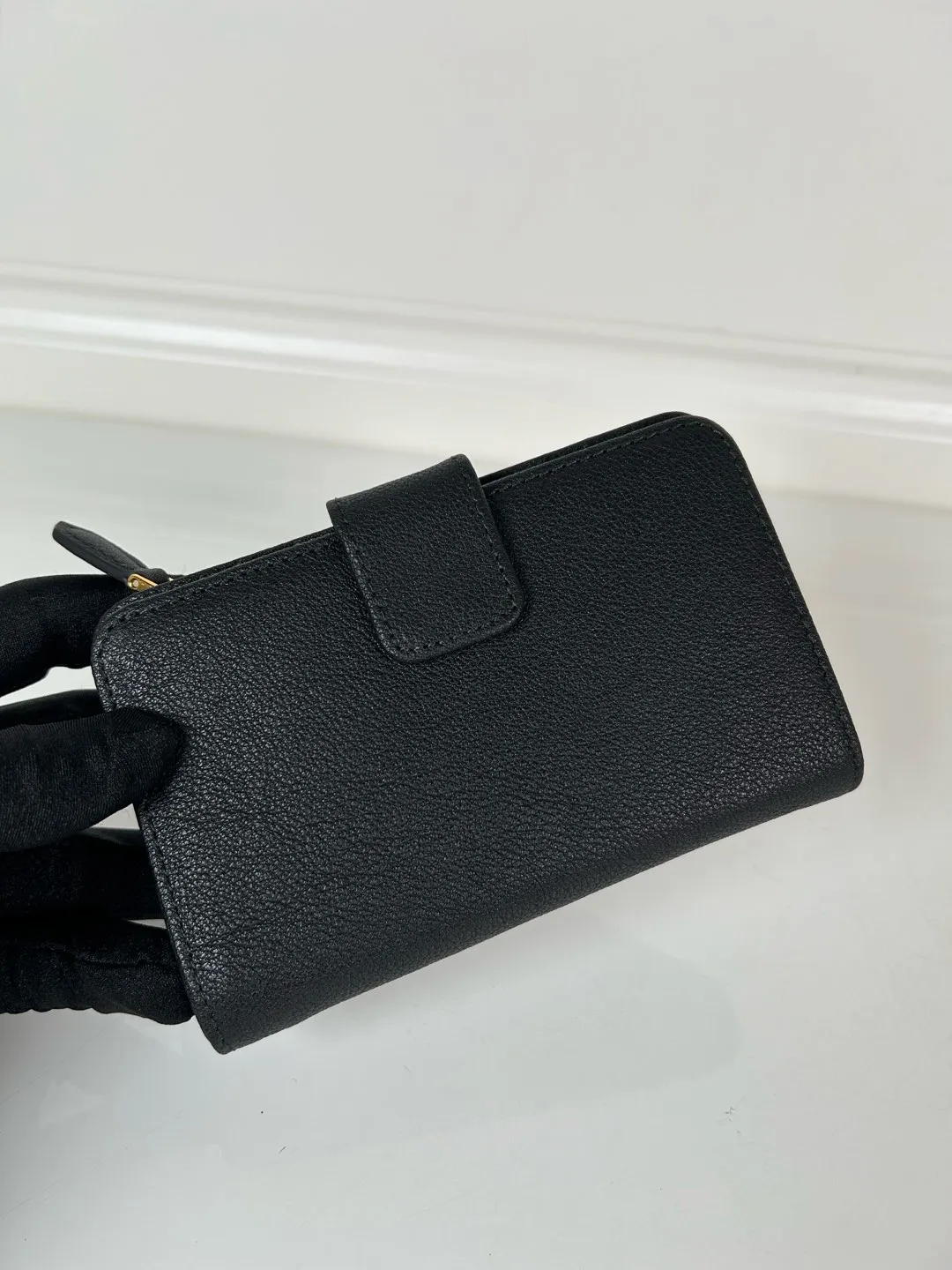 💰560, P Home➡️Ladies fine deer grain leather short clip, single quality, model 1M1225, ten card slots, two ID pockets, a zippered zero 💰 pocket interlayer, size 14x9.5cm.