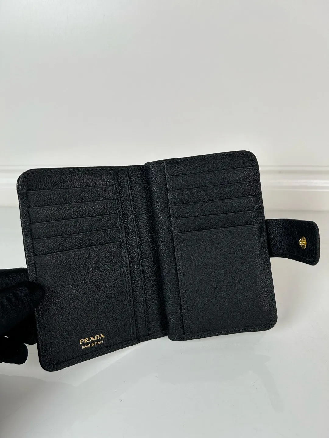 💰560, P Home➡️Ladies fine deer grain leather short clip, single quality, model 1M1225, ten card slots, two ID pockets, a zippered zero 💰 pocket interlayer, size 14x9.5cm.