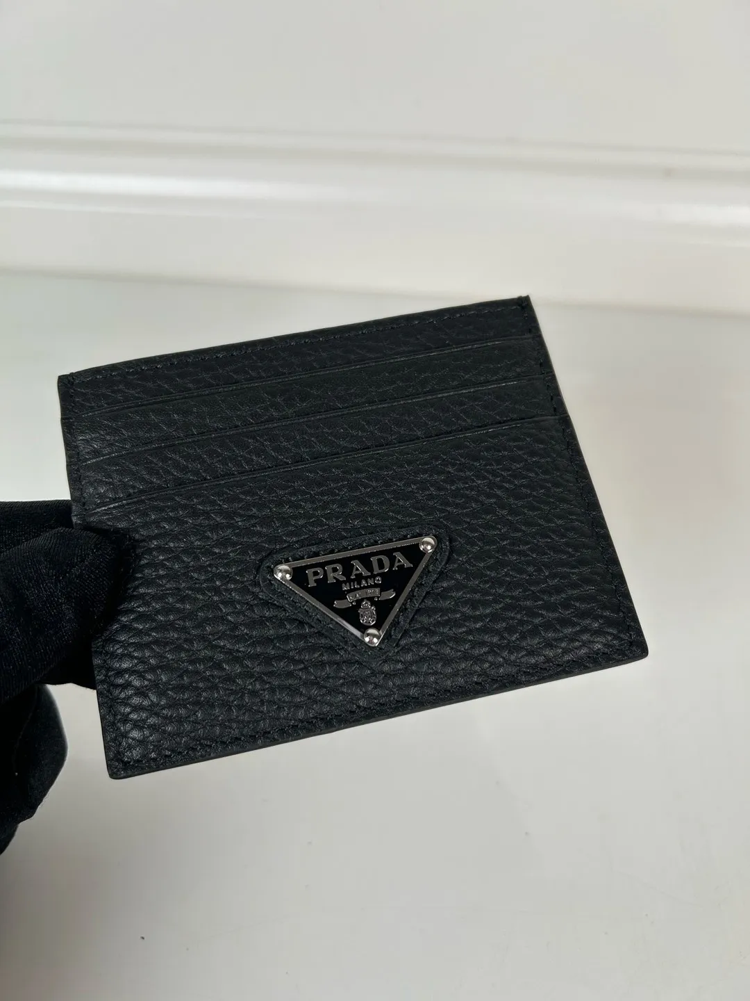 💰300 P Home➡️ Unisex small card holder, black deerskin triangle logo, model 2MC025, original quality, made of imported deerskin, 6 card slots ➕One middle sandwich, can hold multiple cards and zeros 💰, size 11.2×8.5cm, real shot, what you see is what you get