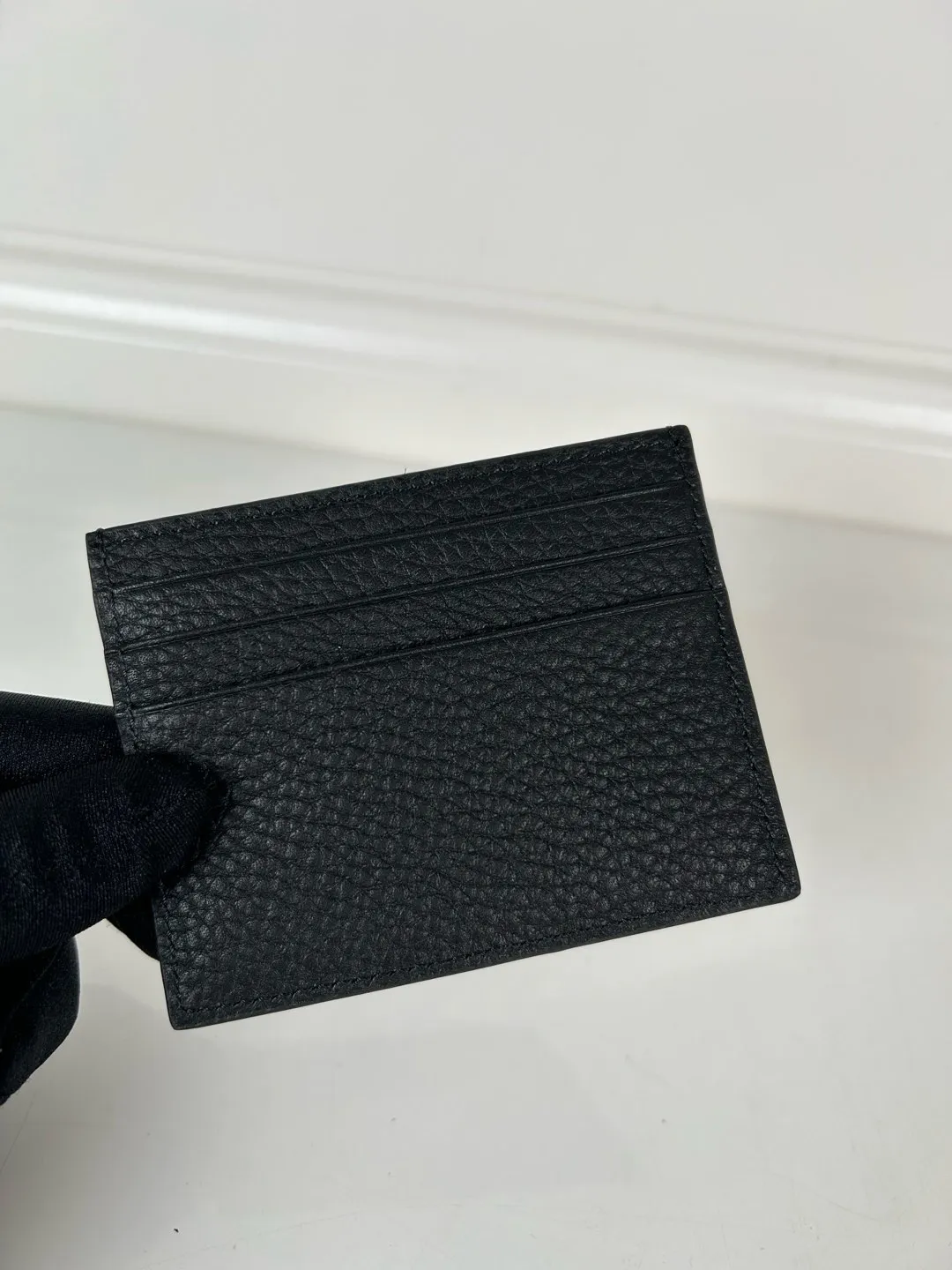 💰300 P Home➡️ Unisex small card holder, black deerskin triangle logo, model 2MC025, original quality, made of imported deerskin, 6 card slots ➕One middle sandwich, can hold multiple cards and zeros 💰, size 11.2×8.5cm, real shot, what you see is what you get