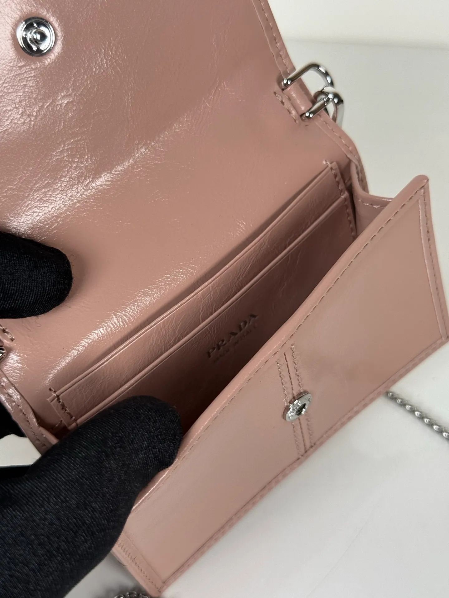 💰900; P Home ➡️Multifunctional mini backpack for women, model 1MR034, flip-top card holder with detachable Saffiano leather shoulder strap, metal triangular micro-mark decorating the front, size 11.5 x8 x2.5cm, two card slots inside, snap closure, in summer it is a mini backpack, in winter it can be turned into a small card holder by removing the shoulder strap, super practical and worth owning👍