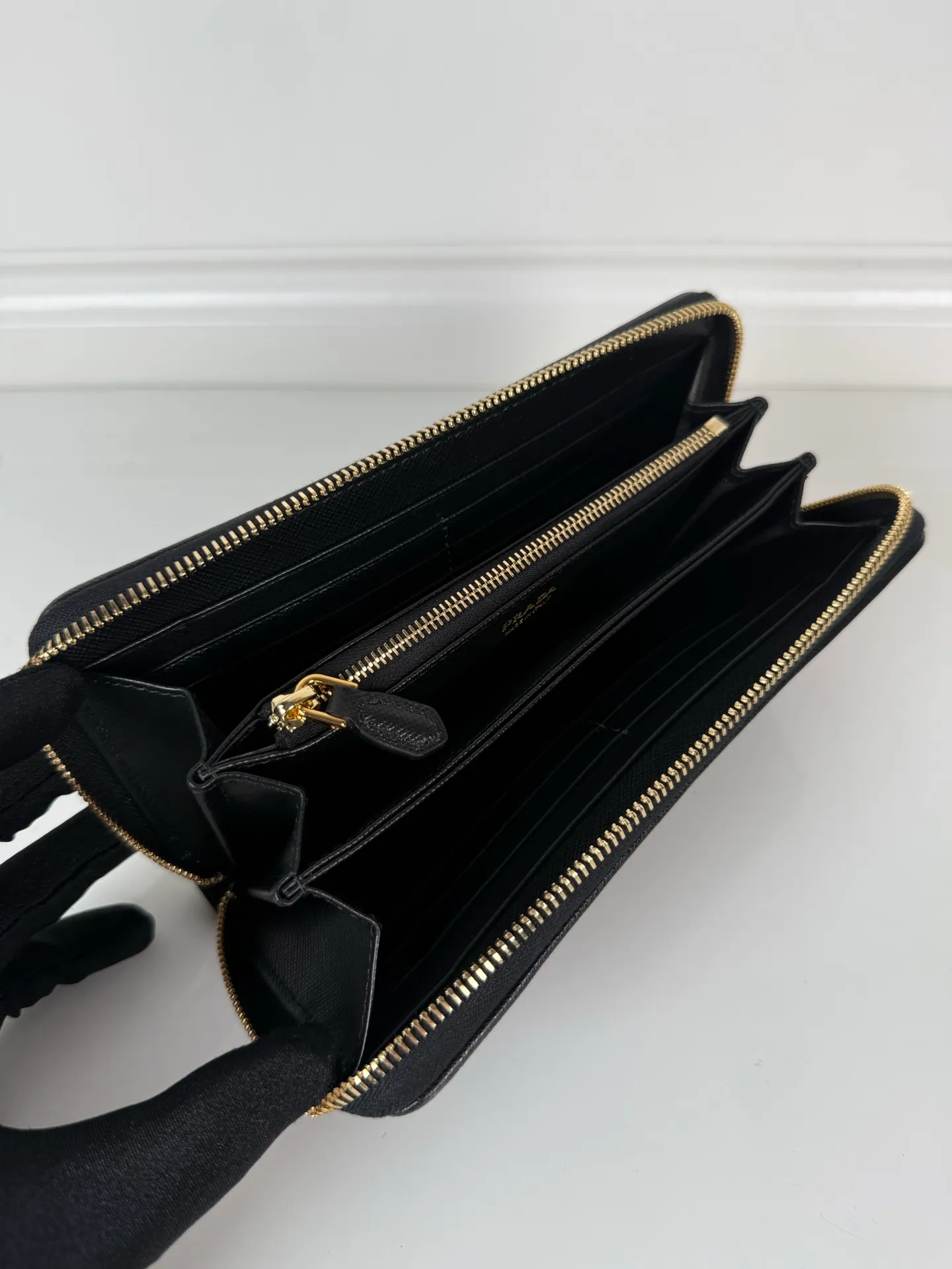 💰560, P Home➡️Nylon fabric + cowhide, single zipper wallet, caramel color, model 1ML506, single dollar quality, made of nylon fabric cross-grain cowhide, size 20×10.3cm, 175 steel stamp, exquisite workmanship as shown in the picture