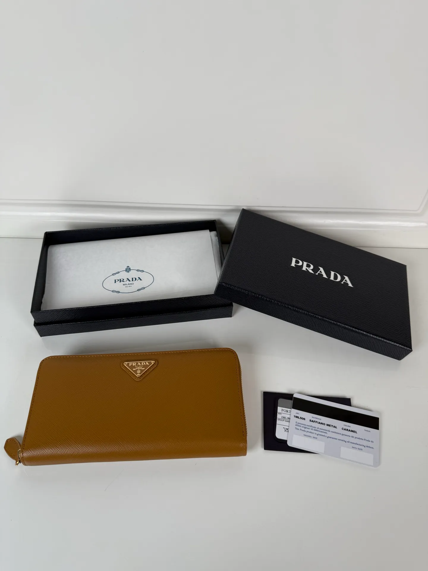 💰560, P Home➡️Cross-grain single zipper wallet, caramel color, model 1ML506, yuan quality, made of cross-grain cowhide, size 20×10.3cm, 175 steel stamp, exquisite workmanship as shown in the picture
