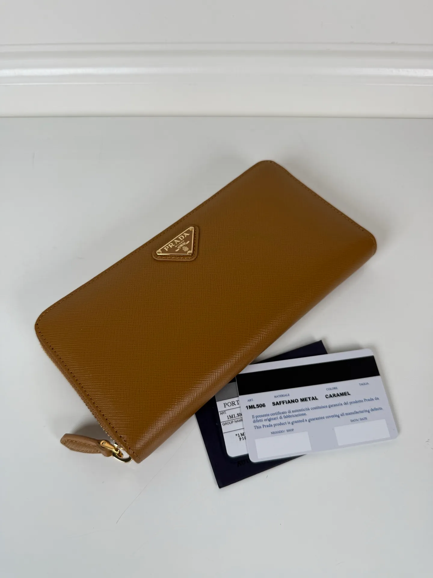 💰560, P Home➡️Cross-grain single zipper wallet, caramel color, model 1ML506, yuan quality, made of cross-grain cowhide, size 20×10.3cm, 175 steel stamp, exquisite workmanship as shown in the picture