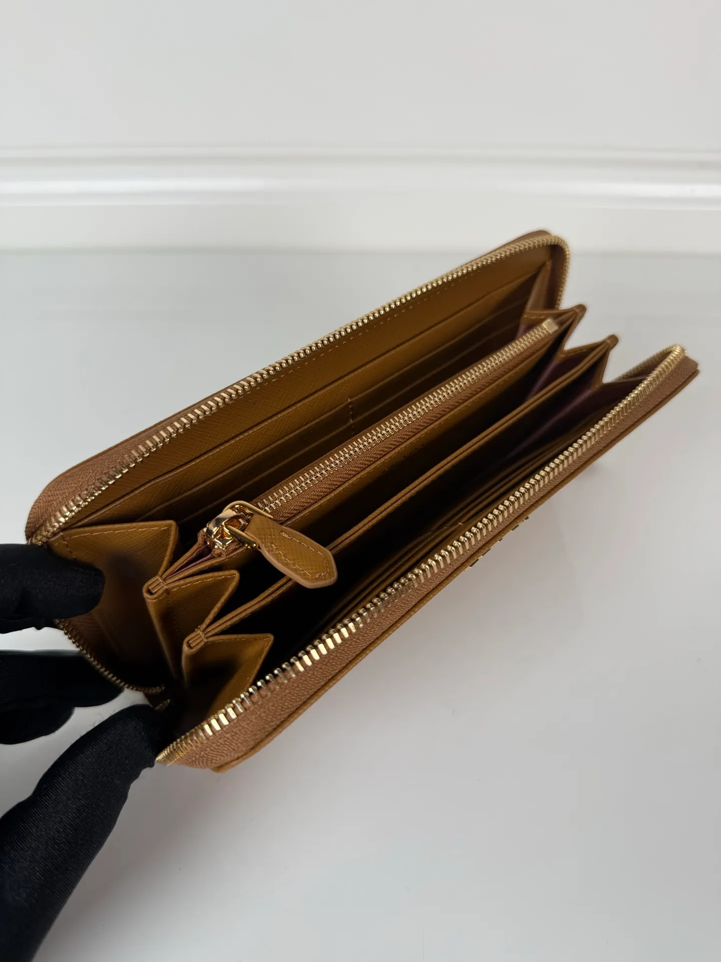 💰560, P Home➡️Cross-grain single zipper wallet, caramel color, model 1ML506, yuan quality, made of cross-grain cowhide, size 20×10.3cm, 175 steel stamp, exquisite workmanship as shown in the picture