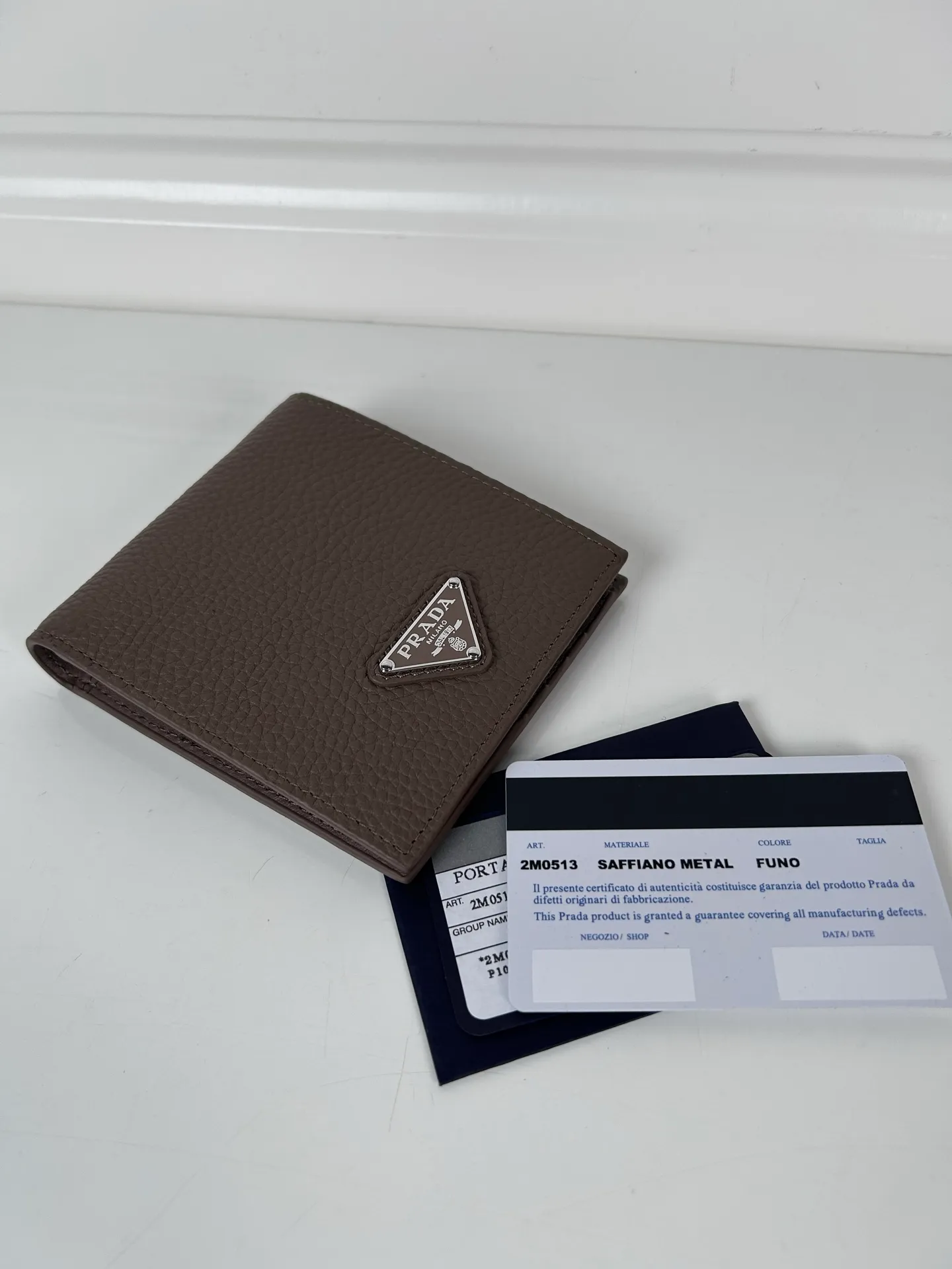 💰400, P Home➡️Men's deerskin triangle silver mark short clip, gray, model 2M0513, eight card slots, size 11×9.5cm, 175 steel stamp, meticulous and neat workmanship as shown in the picture