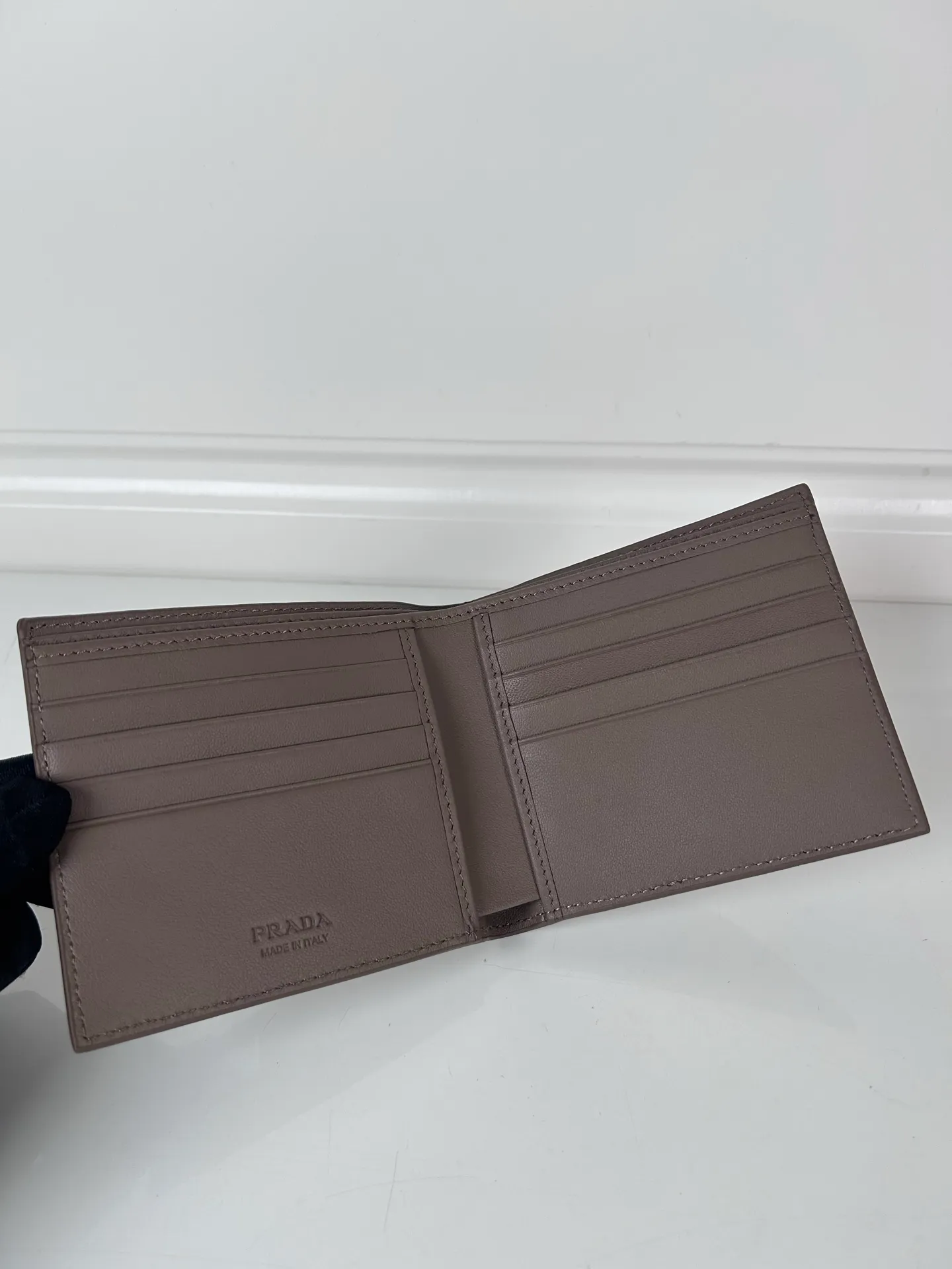 💰400, P Home➡️Men's deerskin triangle silver mark short clip, gray, model 2M0513, eight card slots, size 11×9.5cm, 175 steel stamp, meticulous and neat workmanship as shown in the picture