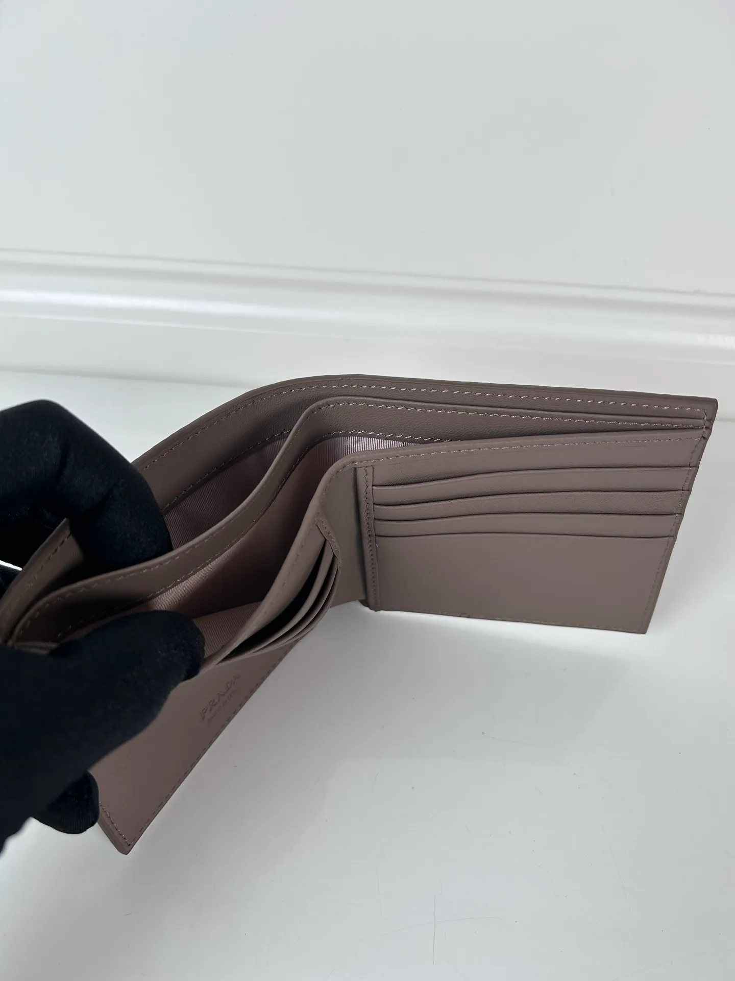 💰400, P Home➡️Men's deerskin triangle silver mark short clip, gray, model 2M0513, eight card slots, size 11×9.5cm, 175 steel stamp, meticulous and neat workmanship as shown in the picture