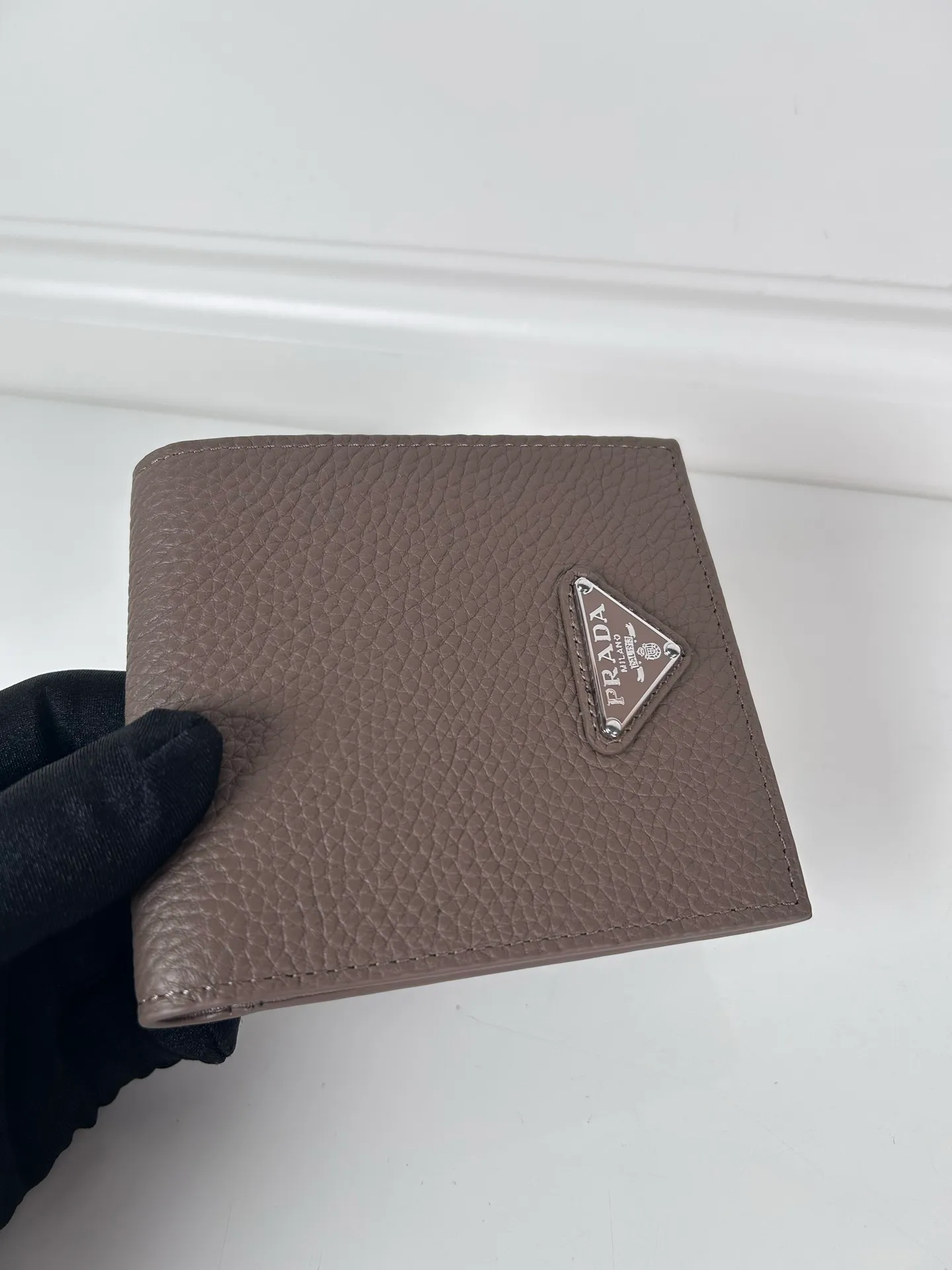 💰400, P Home➡️Men's deerskin triangle silver mark short clip, gray, model 2M0513, eight card slots, size 11×9.5cm, 175 steel stamp, meticulous and neat workmanship as shown in the picture