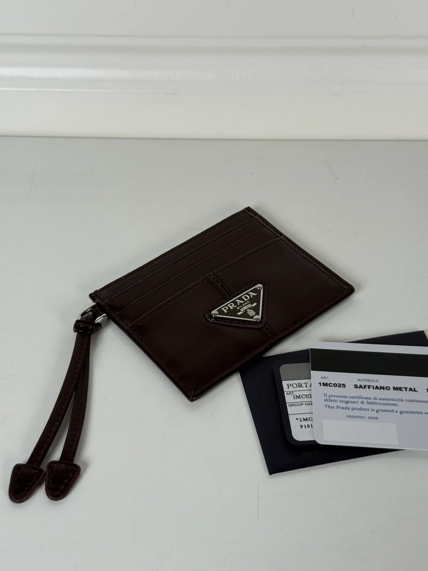 💰340, P Home ➡️ Small card holder for men and women, coffee color waxed leather triangle mark, model 1MC025, original quality, made of imported waxed leather, 6 card slots ➕ One middle compartment, can hold multiple cards and zeros 💰, size 11.2×8.5cm, taken in kind, what you see is what you get