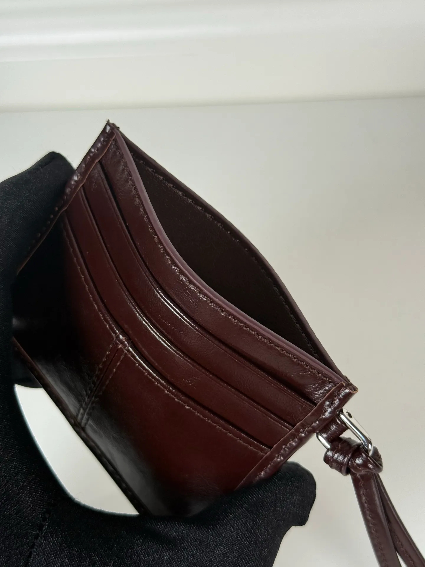 💰340, P Home ➡️ Small card holder for men and women, coffee color waxed leather triangle mark, model 1MC025, original quality, made of imported waxed leather, 6 card slots ➕ One middle compartment, can hold multiple cards and zeros 💰, size 11.2×8.5cm, taken in kind, what you see is what you get