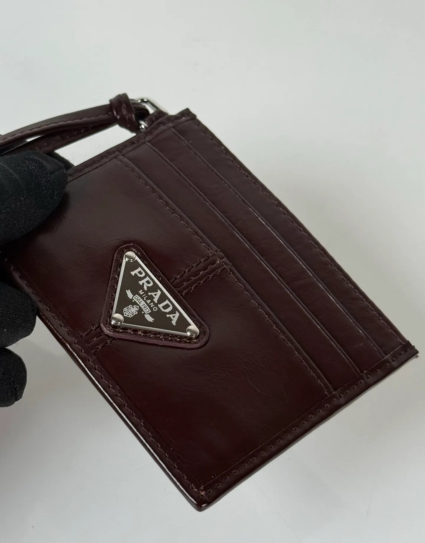 💰340, P Home ➡️ Small card holder for men and women, coffee color waxed leather triangle mark, model 1MC025, original quality, made of imported waxed leather, 6 card slots ➕ One middle compartment, can hold multiple cards and zeros 💰, size 11.2×8.5cm, taken in kind, what you see is what you get