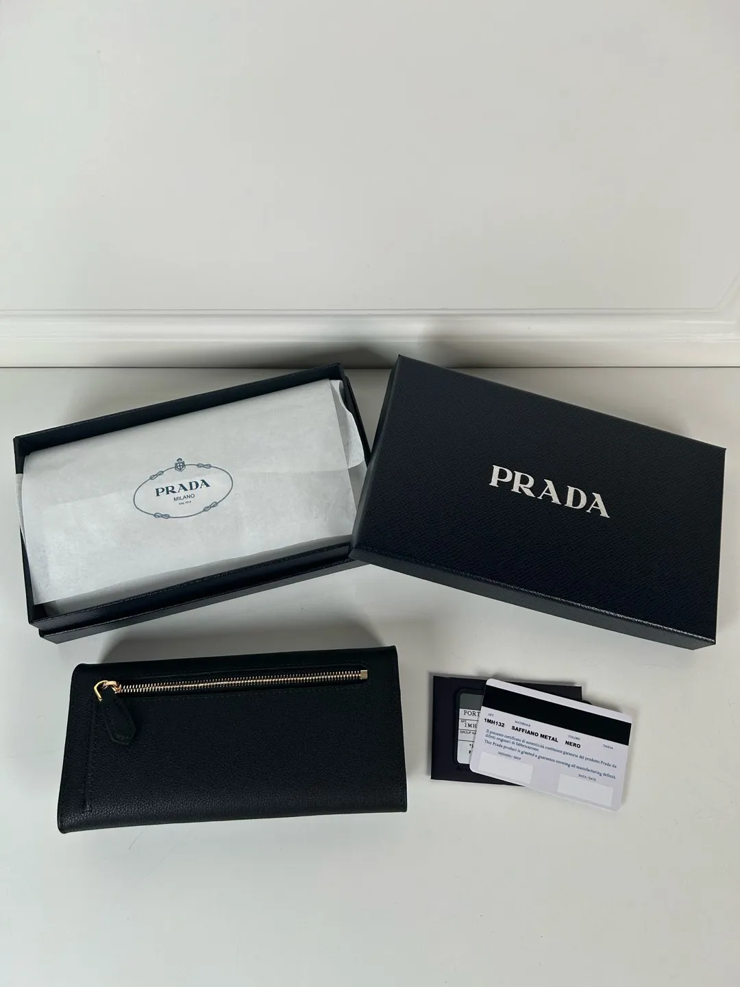 💰600, P Home ➡️Ladies flip wallet, model 1MH132, made of black imported deerskin, original quality, size 18.7x9.5cm, taken in kind, what you see is what you get