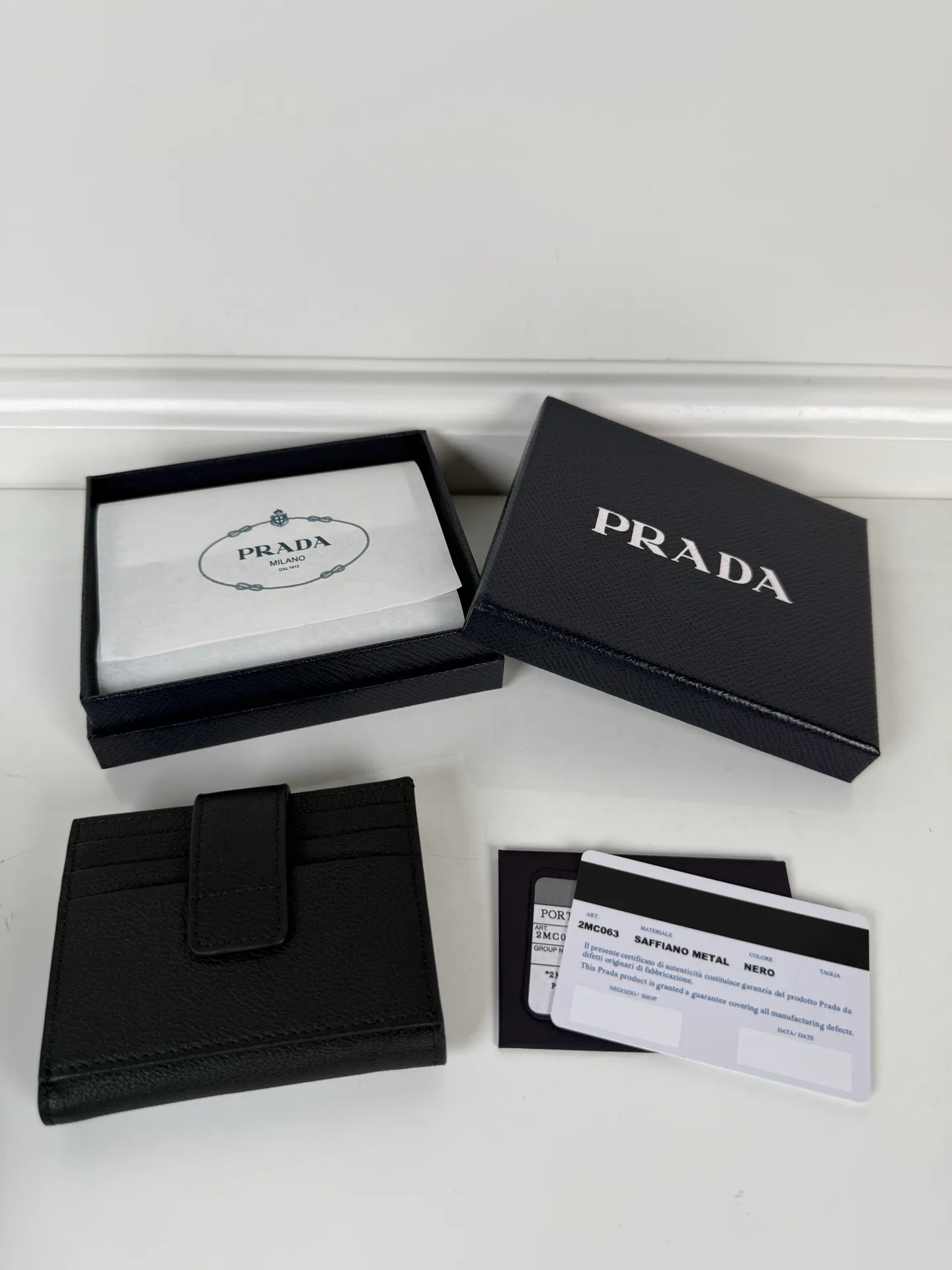 💰 480, P Home → Men's half-fold card holder, model 2MC063, made of deerskin and cowhide, size 10×8cm, large capacity, can hold 12 cards and a little cash/gold, simple but not simple, best-selling model at the counter🔥.