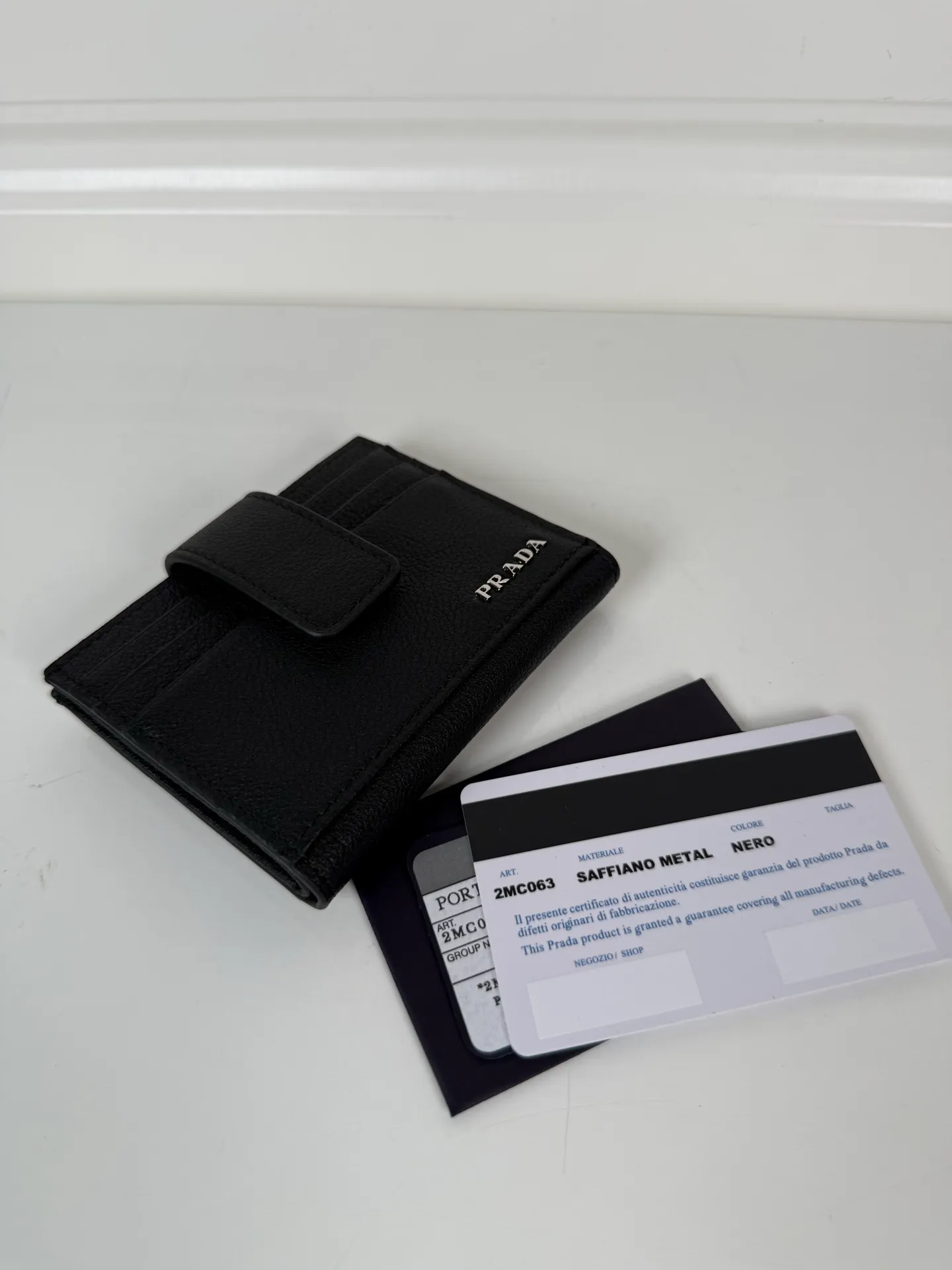 💰 480, P Home → Men's half-fold card holder, model 2MC063, made of deerskin and cowhide, size 10×8cm, large capacity, can hold 12 cards and a little cash/gold, simple but not simple, best-selling model at the counter🔥.