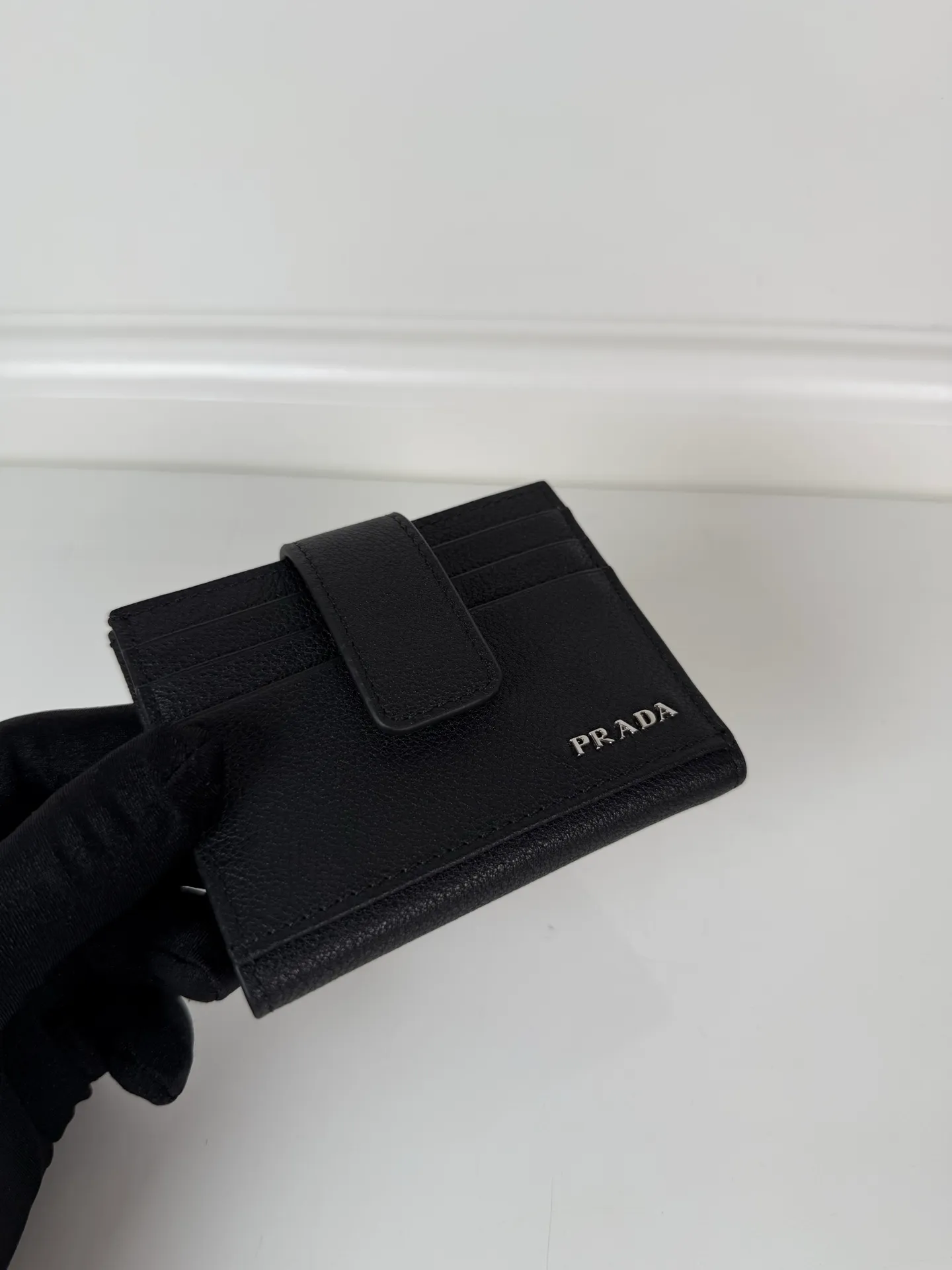 💰 480, P Home → Men's half-fold card holder, model 2MC063, made of deerskin and cowhide, size 10×8cm, large capacity, can hold 12 cards and a little cash/gold, simple but not simple, best-selling model at the counter🔥.