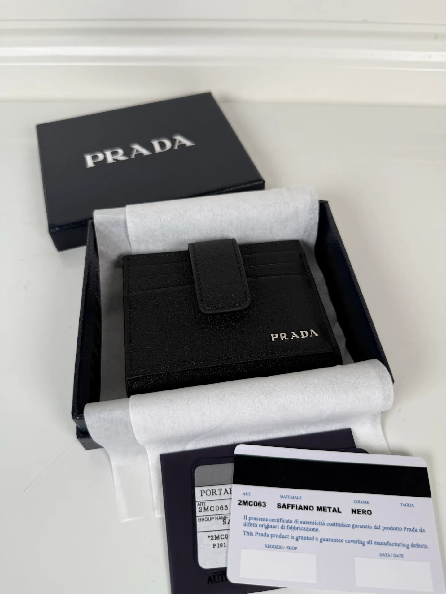 💰 480, P Home → Men's half-fold card holder, model 2MC063, made of deerskin and cowhide, size 10×8cm, large capacity, can hold 12 cards and a little cash/gold, simple but not simple, best-selling model at the counter🔥.