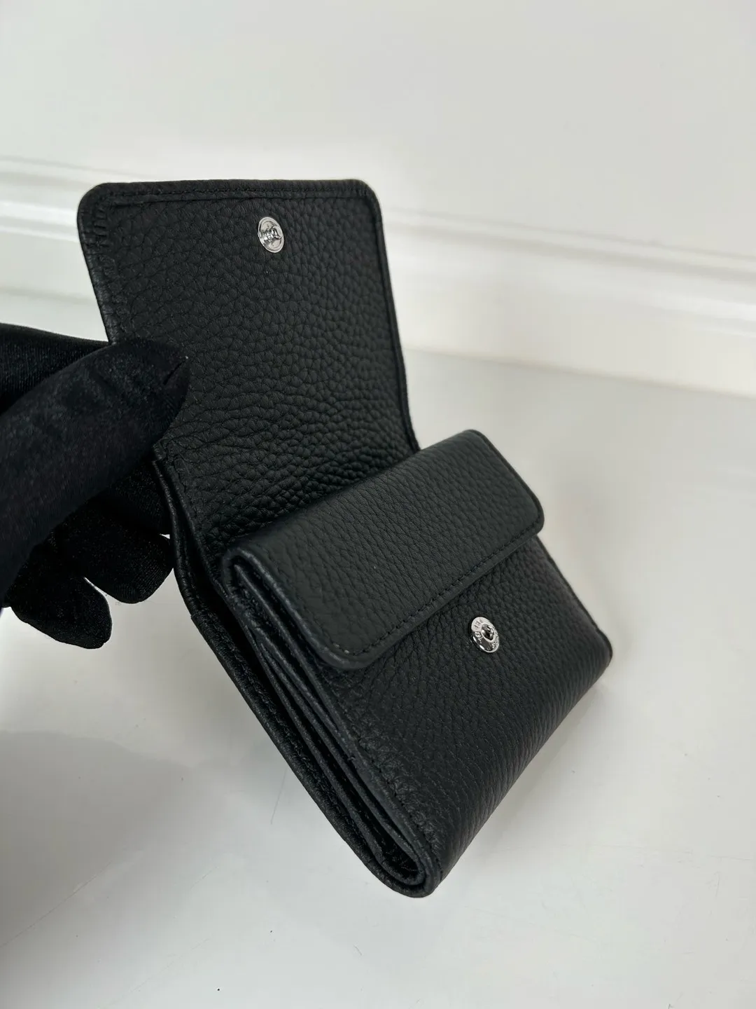 💰520, P Home➡️Ladies deerskin short clip, original quality, model 1MH043, four card slots, one receipt compartment, two ID pockets, one external pocket, one internal flip-top coin pocket, size 10x8.5cm.