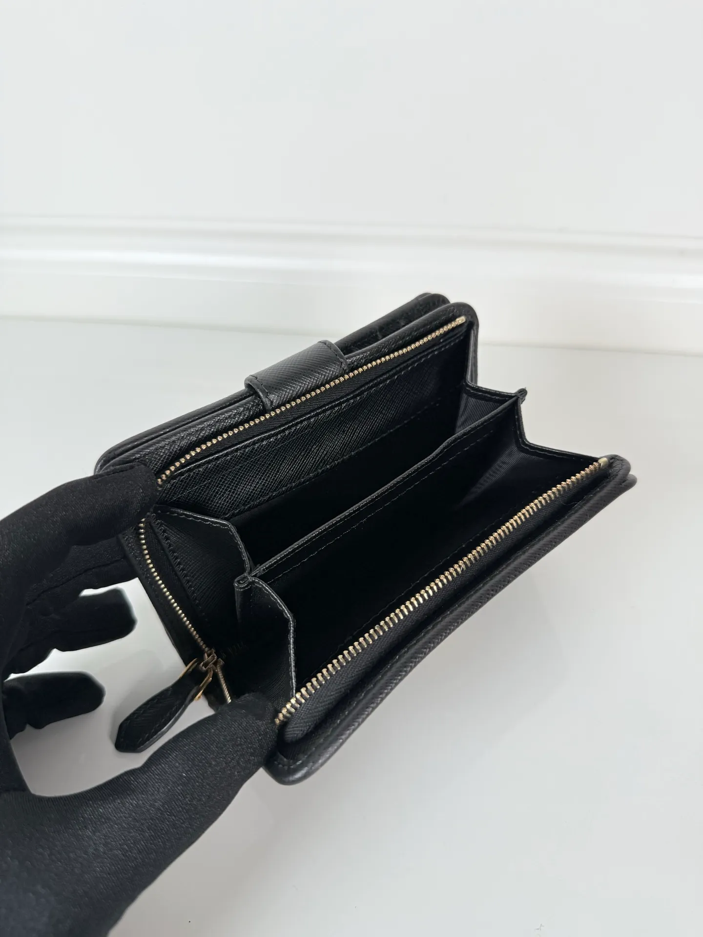 💰520, P Home➡️Women's short clip made of cross pattern + nylon fabric, single quality, model 1M1225, ten card slots, two ID pockets, a zippered zero 💰 bag interlayer, size 14x9.5cm.