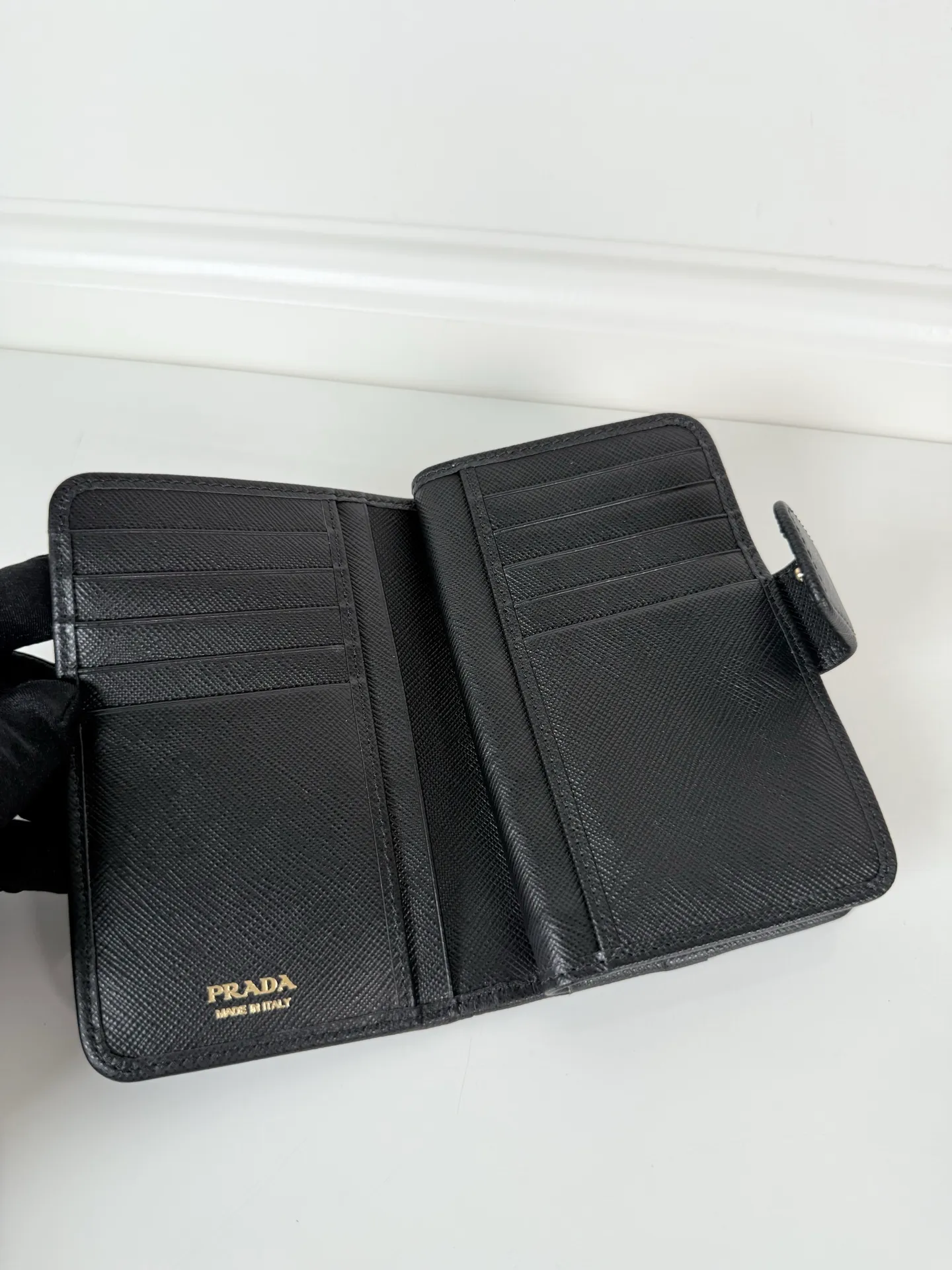 💰520, P Home➡️Women's short clip made of cross pattern + nylon fabric, single quality, model 1M1225, ten card slots, two ID pockets, a zippered zero 💰 bag interlayer, size 14x9.5cm.
