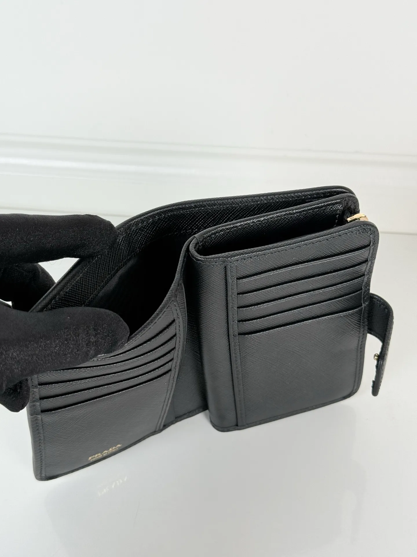 💰520, P Home➡️Women's short clip made of cross pattern + nylon fabric, single quality, model 1M1225, ten card slots, two ID pockets, a zippered zero 💰 bag interlayer, size 14x9.5cm.