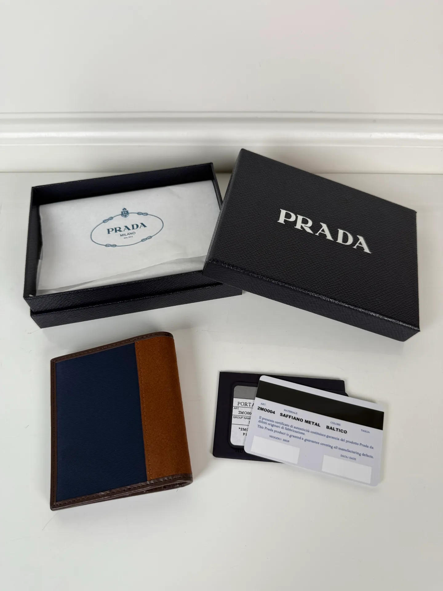 💰400, P Home ➡️ Unisex short wallet, navy blue, model 2MO004 made of suede + nylon fabric, eight card slots, length 9cm height 10cm, 175 steel stamp, meticulous and neat workmanship as shown in the picture