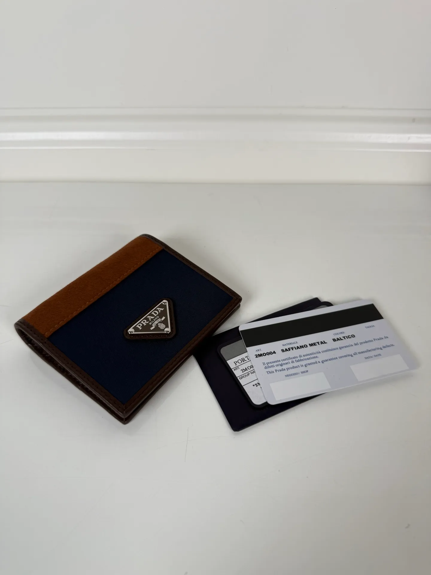 💰400, P Home ➡️ Unisex short wallet, navy blue, model 2MO004 made of suede + nylon fabric, eight card slots, length 9cm height 10cm, 175 steel stamp, meticulous and neat workmanship as shown in the picture