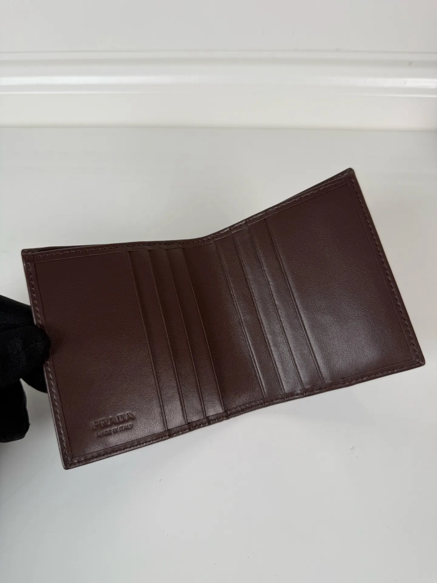 💰400, P Home ➡️ Unisex short wallet, navy blue, model 2MO004 made of suede + nylon fabric, eight card slots, length 9cm height 10cm, 175 steel stamp, meticulous and neat workmanship as shown in the picture
