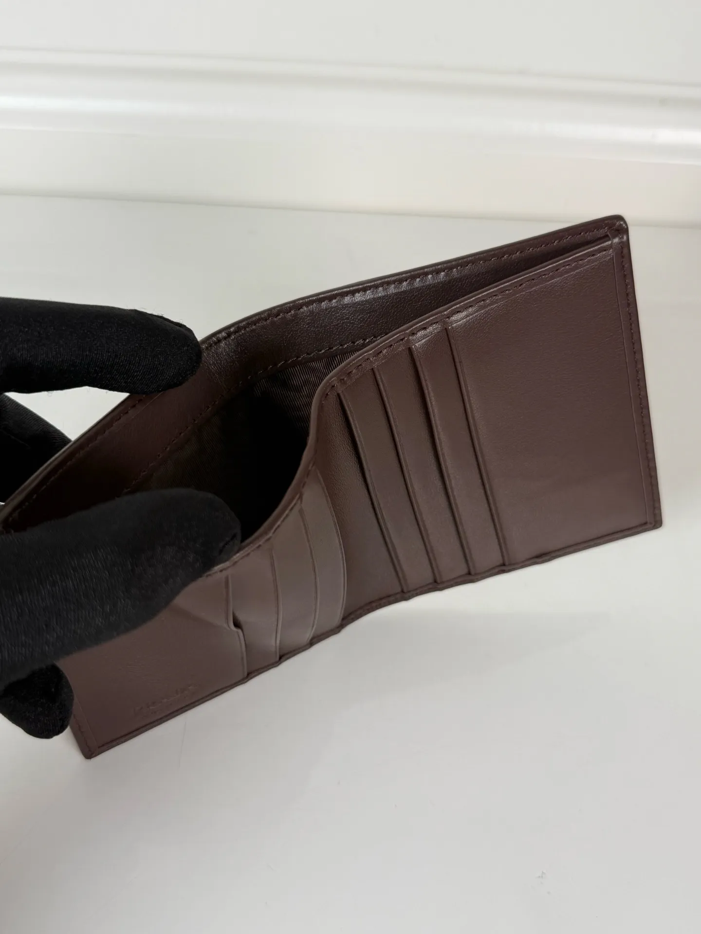 💰400, P Home ➡️ Unisex short wallet, navy blue, model 2MO004 made of suede + nylon fabric, eight card slots, length 9cm height 10cm, 175 steel stamp, meticulous and neat workmanship as shown in the picture