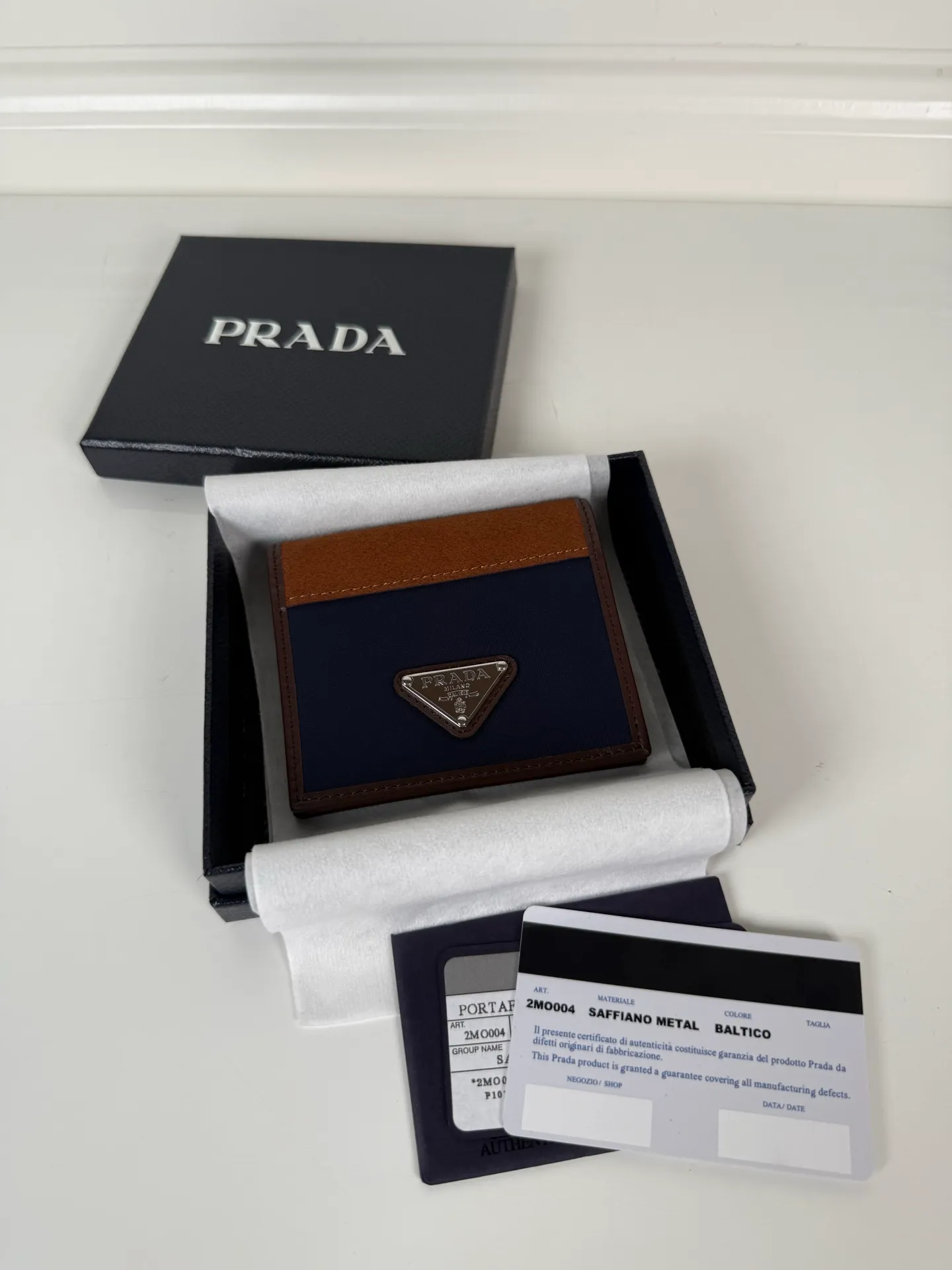 💰400, P Home ➡️ Unisex short wallet, navy blue, model 2MO004 made of suede + nylon fabric, eight card slots, length 9cm height 10cm, 175 steel stamp, meticulous and neat workmanship as shown in the picture