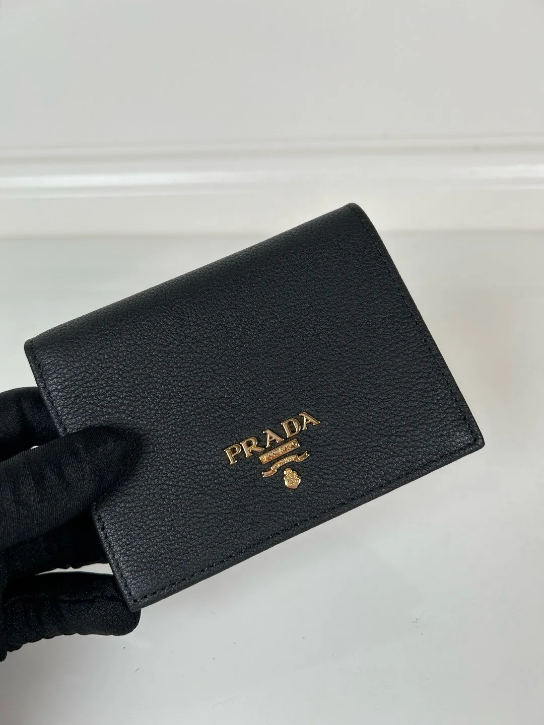 💰440, P Home ➡️Ladies two-fold short clip, model 1M0204, made of fine-grained deerskin, length 11.2 cm and height 9.5cm, simple and practical to enhance personal taste, 175 steel stamp