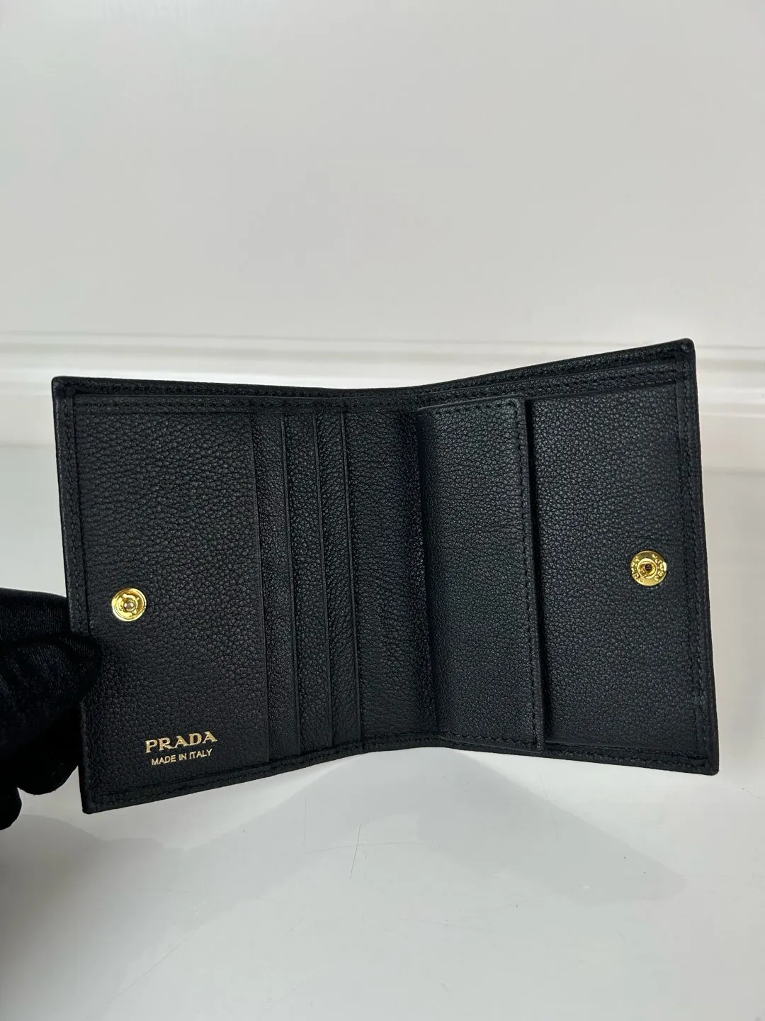 💰440, P Home ➡️Ladies two-fold short clip, model 1M0204, made of fine-grained deerskin, length 11.2 cm and height 9.5cm, simple and practical to enhance personal taste, 175 steel stamp