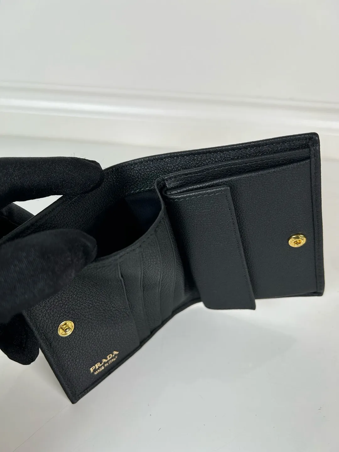 💰440, P Home ➡️Ladies two-fold short clip, model 1M0204, made of fine-grained deerskin, length 11.2 cm and height 9.5cm, simple and practical to enhance personal taste, 175 steel stamp