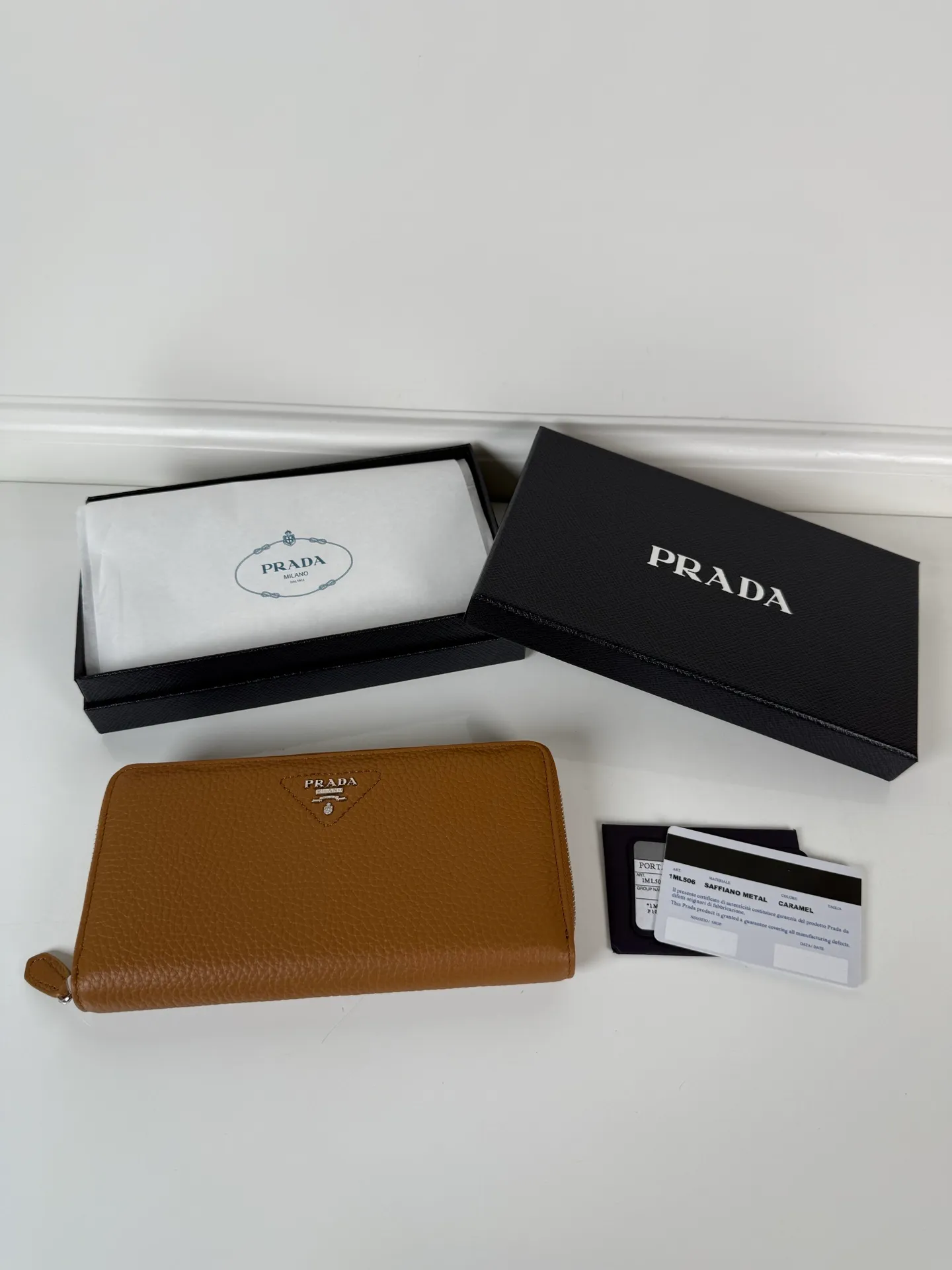 💰600, P Home➡️Deer grain leather single zipper wallet, model 1ML506, unisex model, imported fine deer grain leather➕original hardware production, 175 OEM, 20x10.3cm