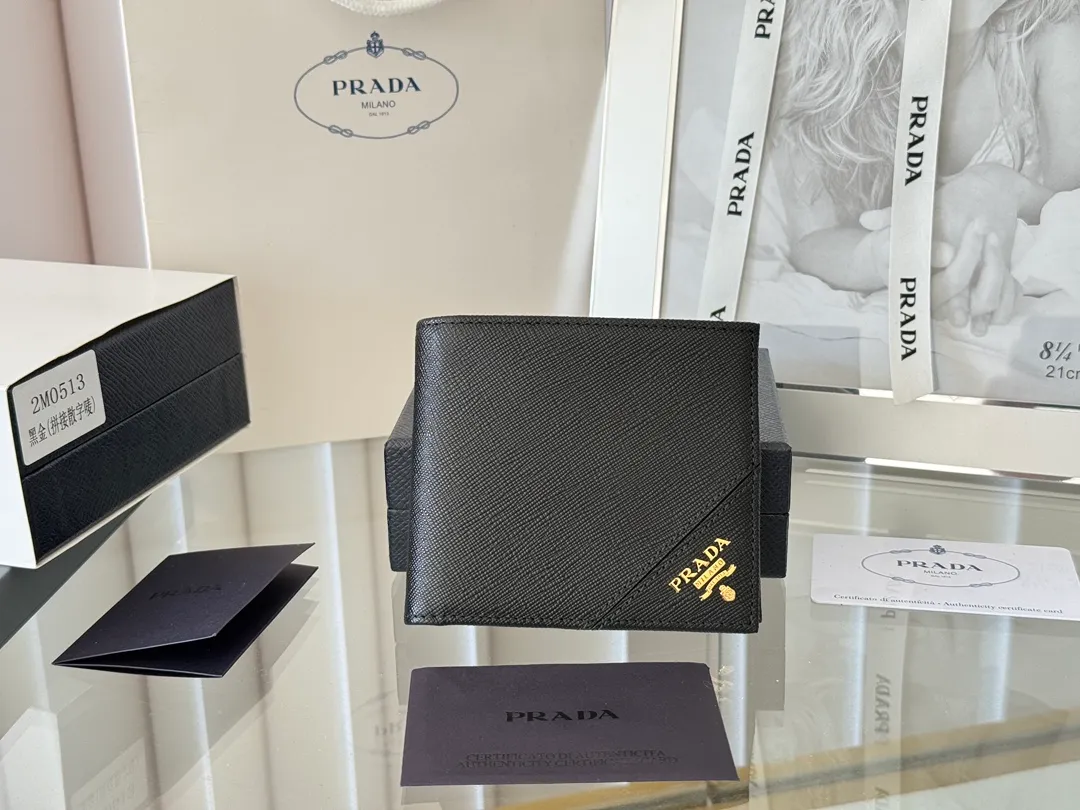 prada men's cross pattern short clip, easy to store, can hold 8 cards and cash, a must-have for men, model 2M0513, original quality, Saffiano cross pattern➕made from imported hardware, size 11cm×9.5cm, color as shown
