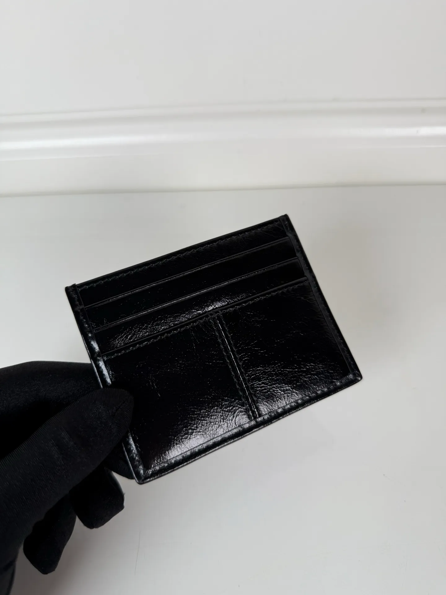 💰300, P Home ➡️ Unisex small card holder, black waxed leather triangle logo, model 2MC025, original quality, made of imported deerskin, 6 card slots ➕ One middle compartment, can hold multiple cards and zeros 💰, size 11.2×8.5cm, taken in kind, what you see is what you get