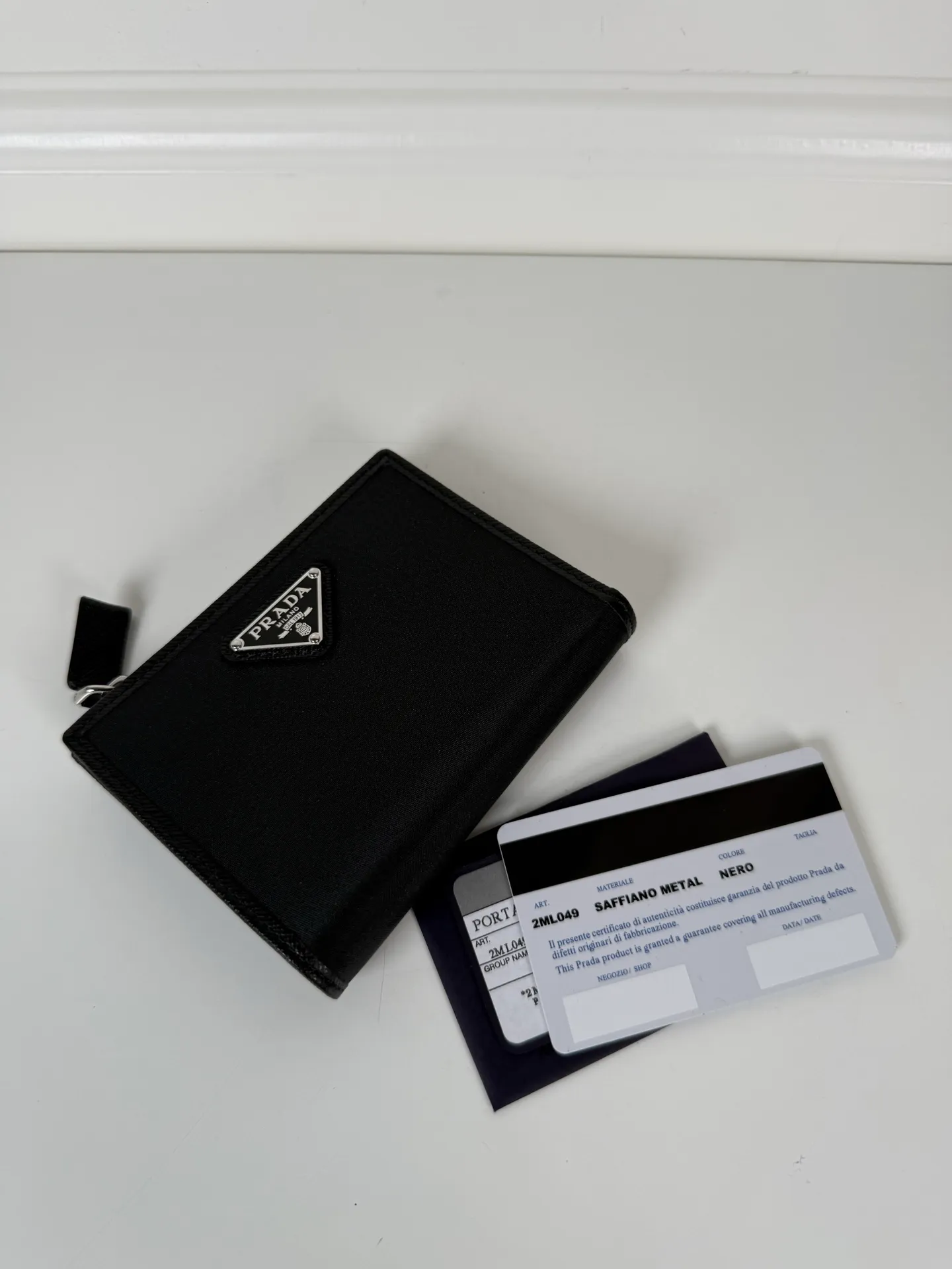 💰440, P Home ➡️ Unisex short wallet, model 2ML049, made of cross-grain cowhide + nylon fabric, eight card slots, one receipt compartment, one zipper coin bag, length 11.5cm, height 9.5cm, 175 steel stamp, meticulous and neat workmanship, as shown in the picture